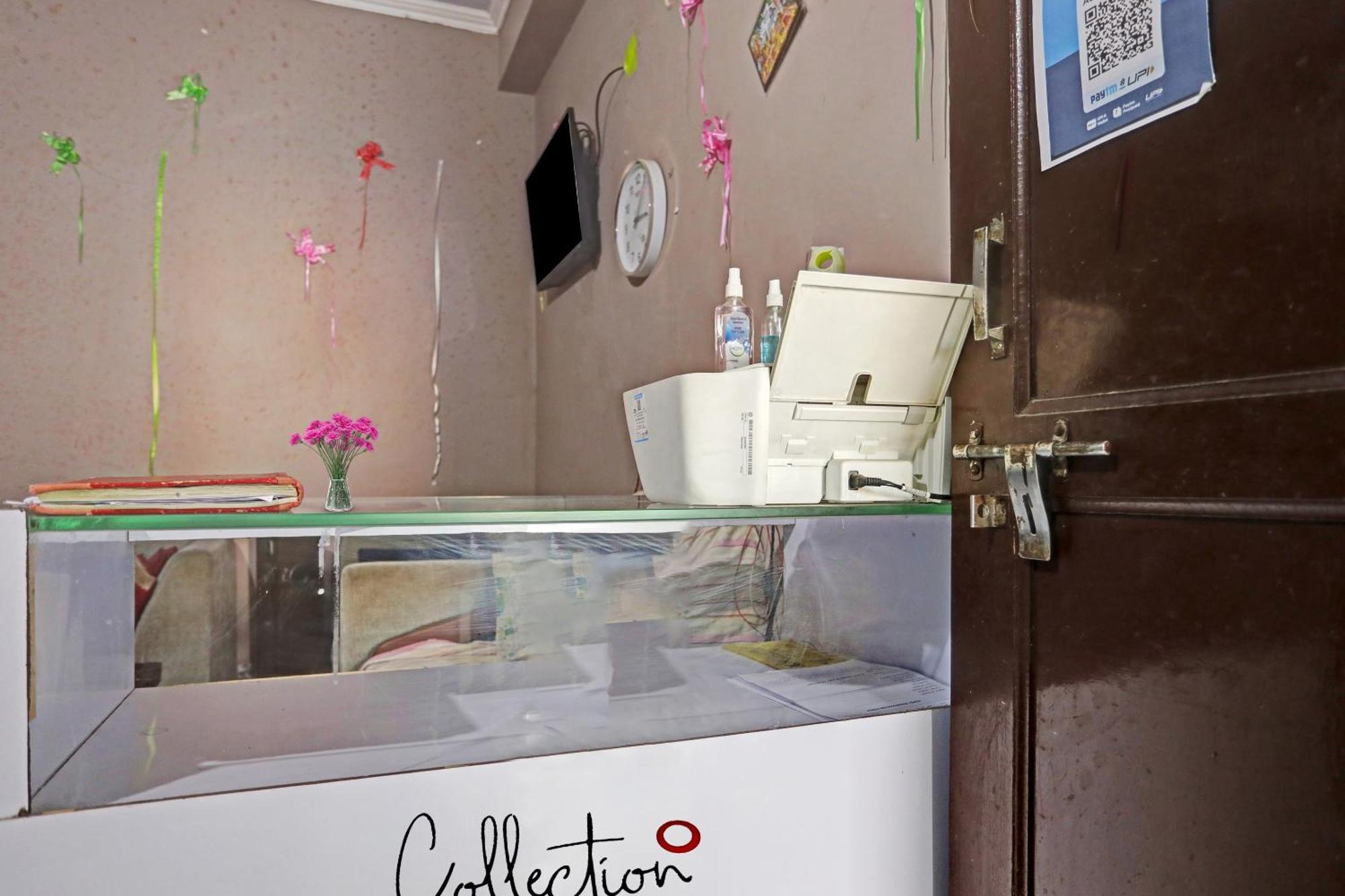 Collection O Mayank Near Iskcon Temple Noida Hotel