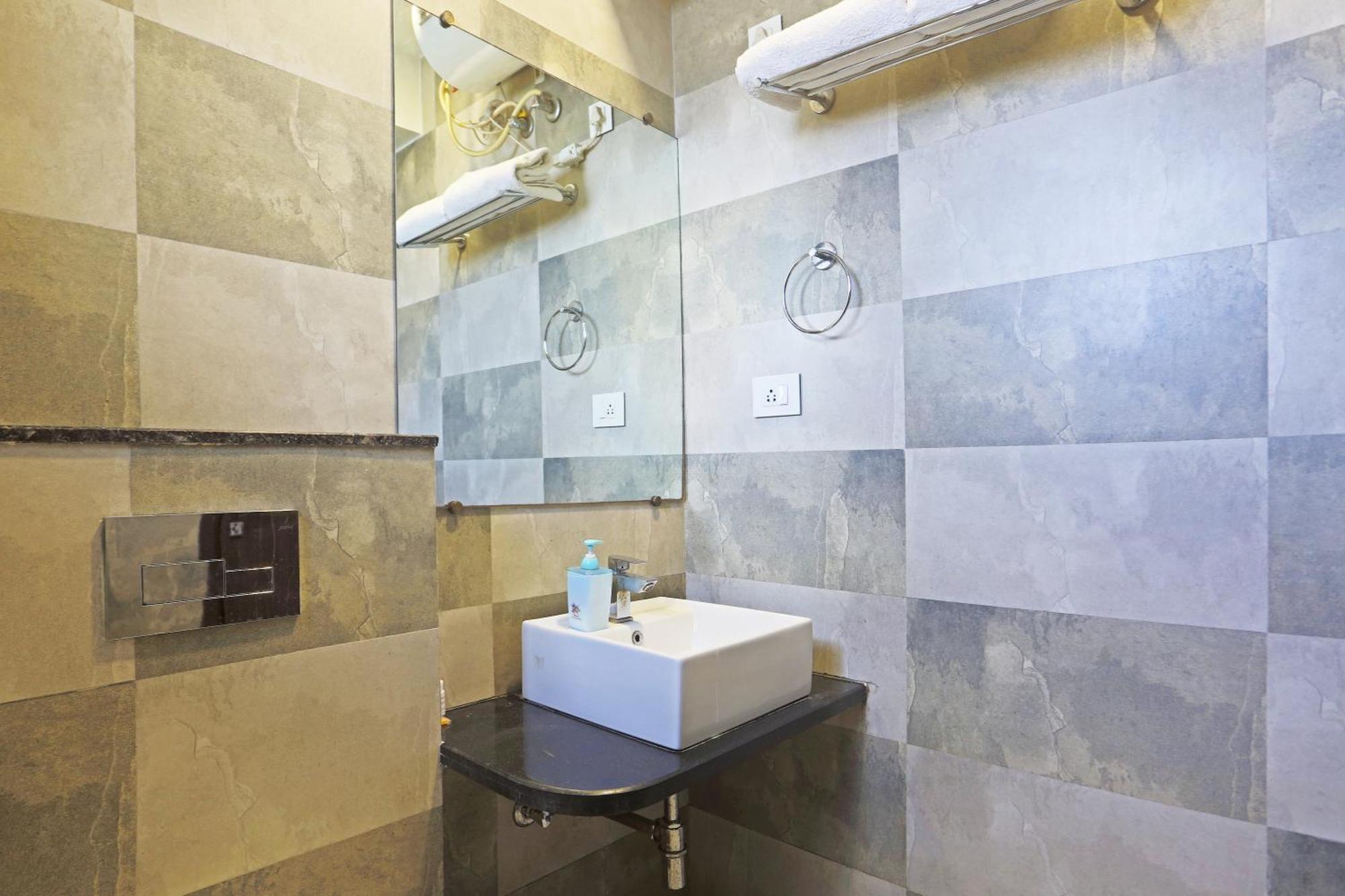Aerostar Gold - Opposite Max Healthcare Hotel 3*
