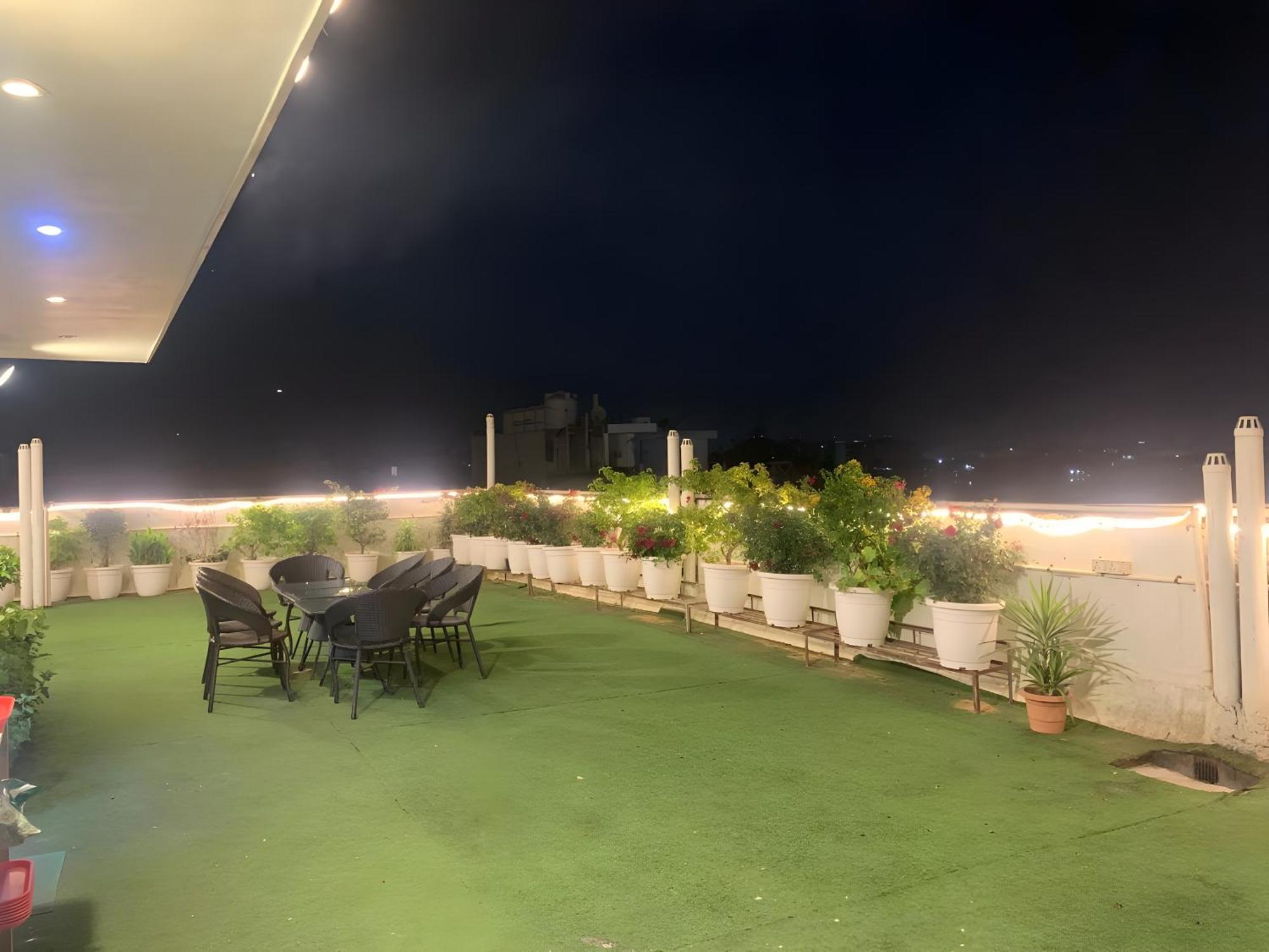 Hotel Aerostar Gold - Opposite Max Healthcare