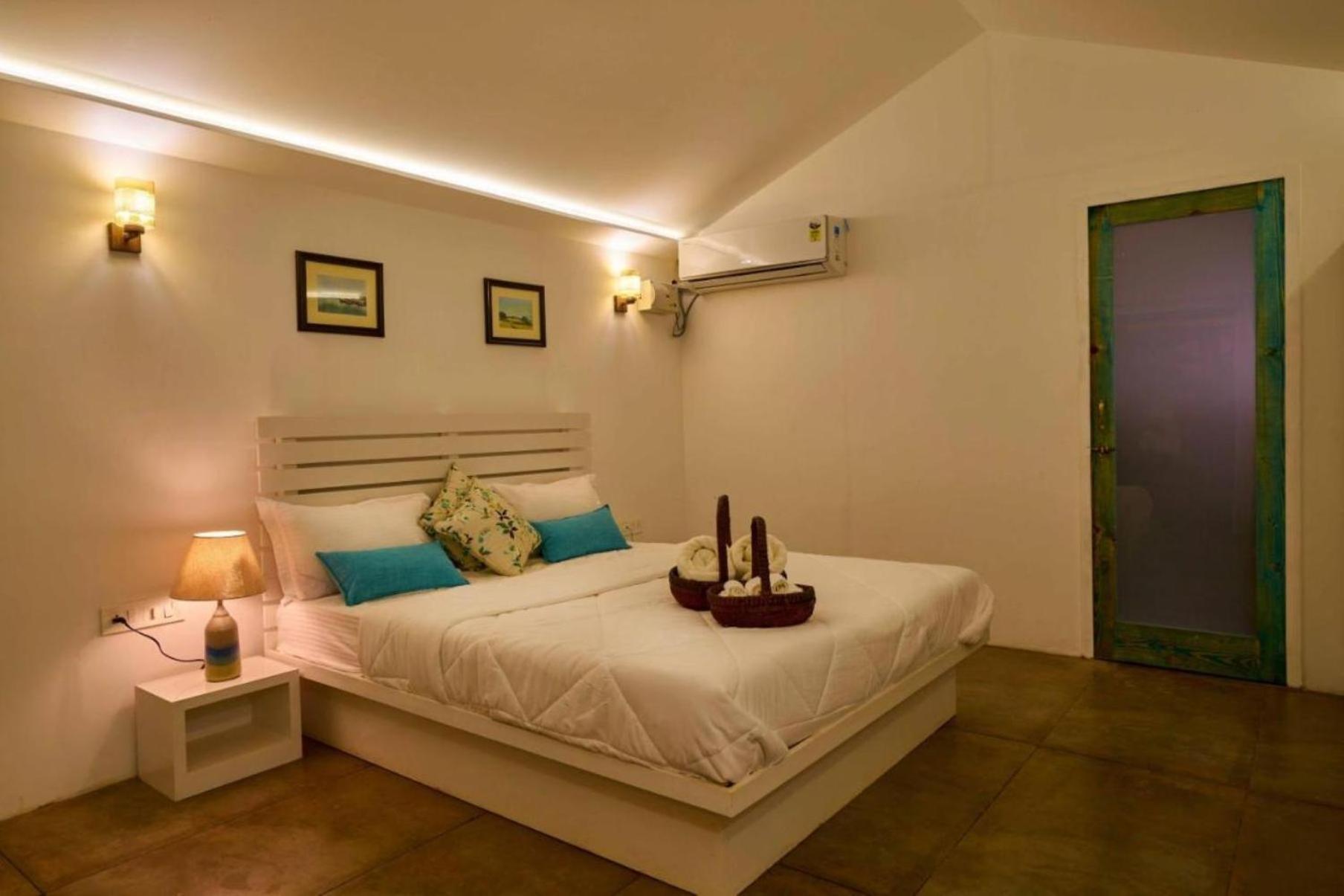 Hotel The Caves Plaza Near Igi Airport Delhi New Delhi