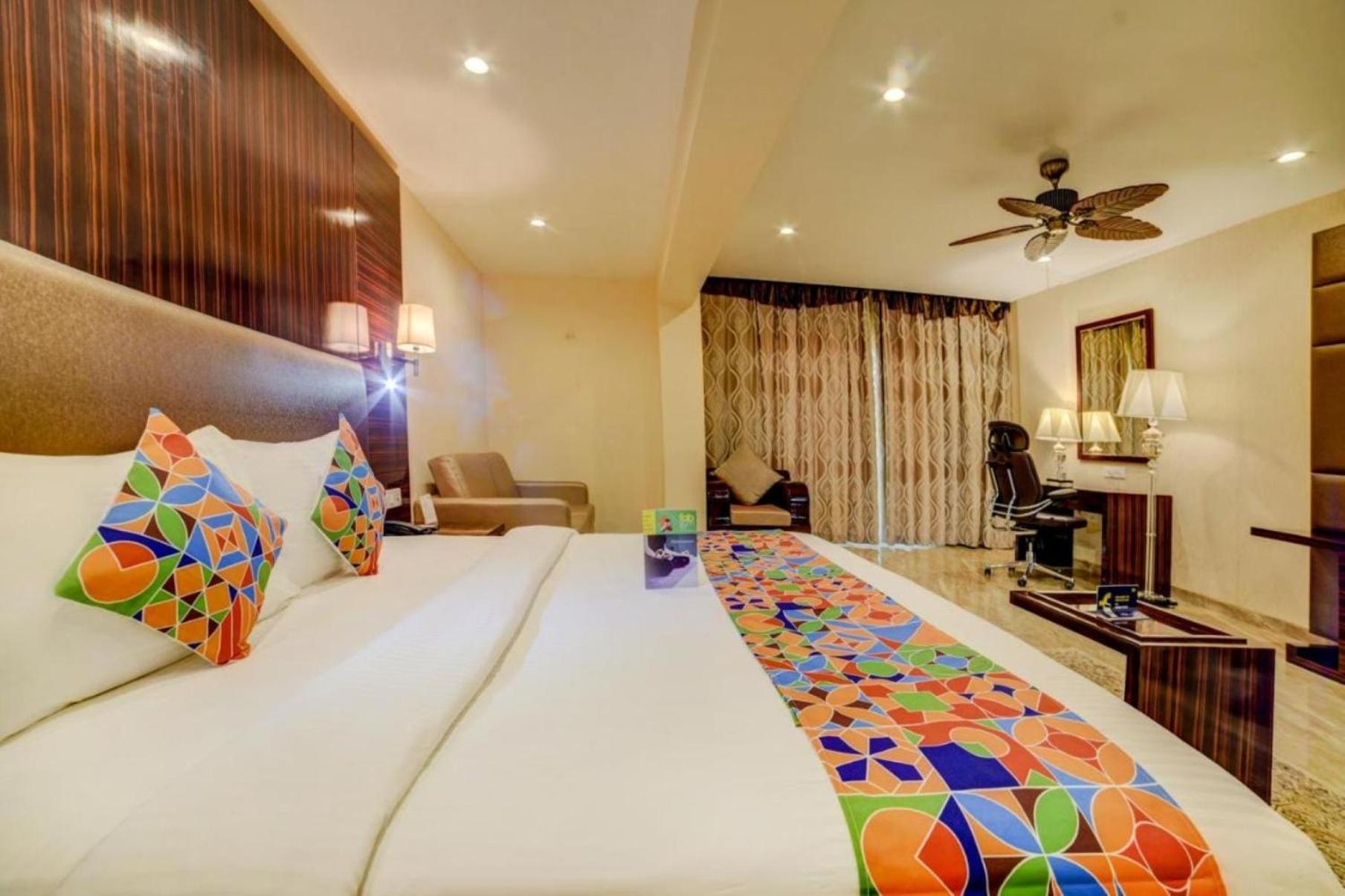 Hotel The Caves Plaza Near Igi Airport Delhi