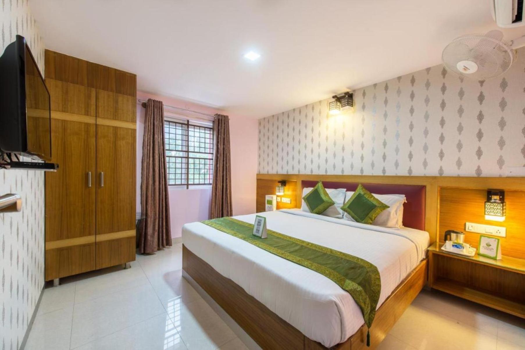 The Caves Plaza Near Igi Airport Delhi 4* New Delhi