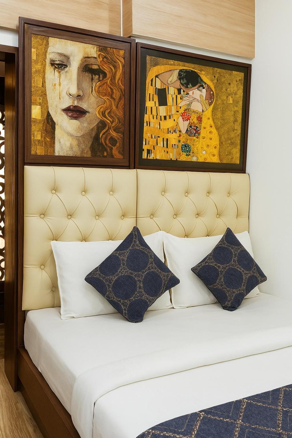 Luxury Aol * New Delhi