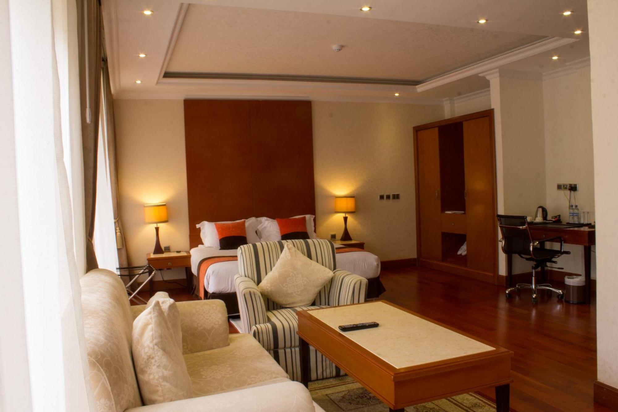 The Luxury Delhi Airport 4*