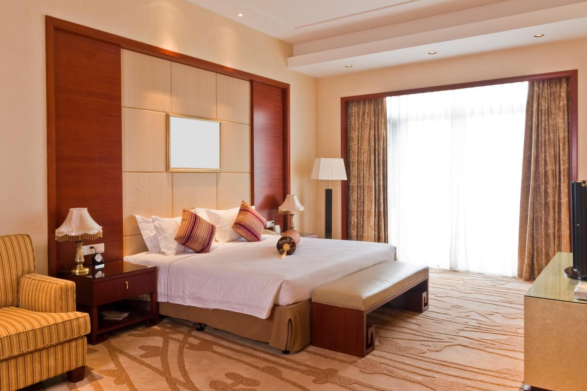 The Luxury Delhi Airport Hotel New Delhi