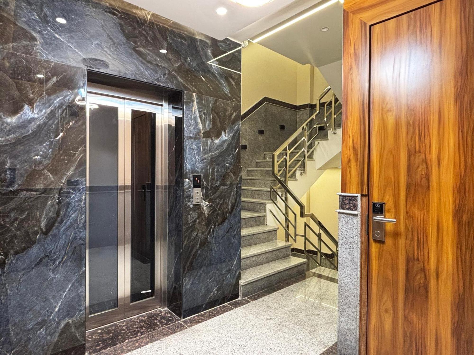 Hotel Aroma Plaza Delhi Airport