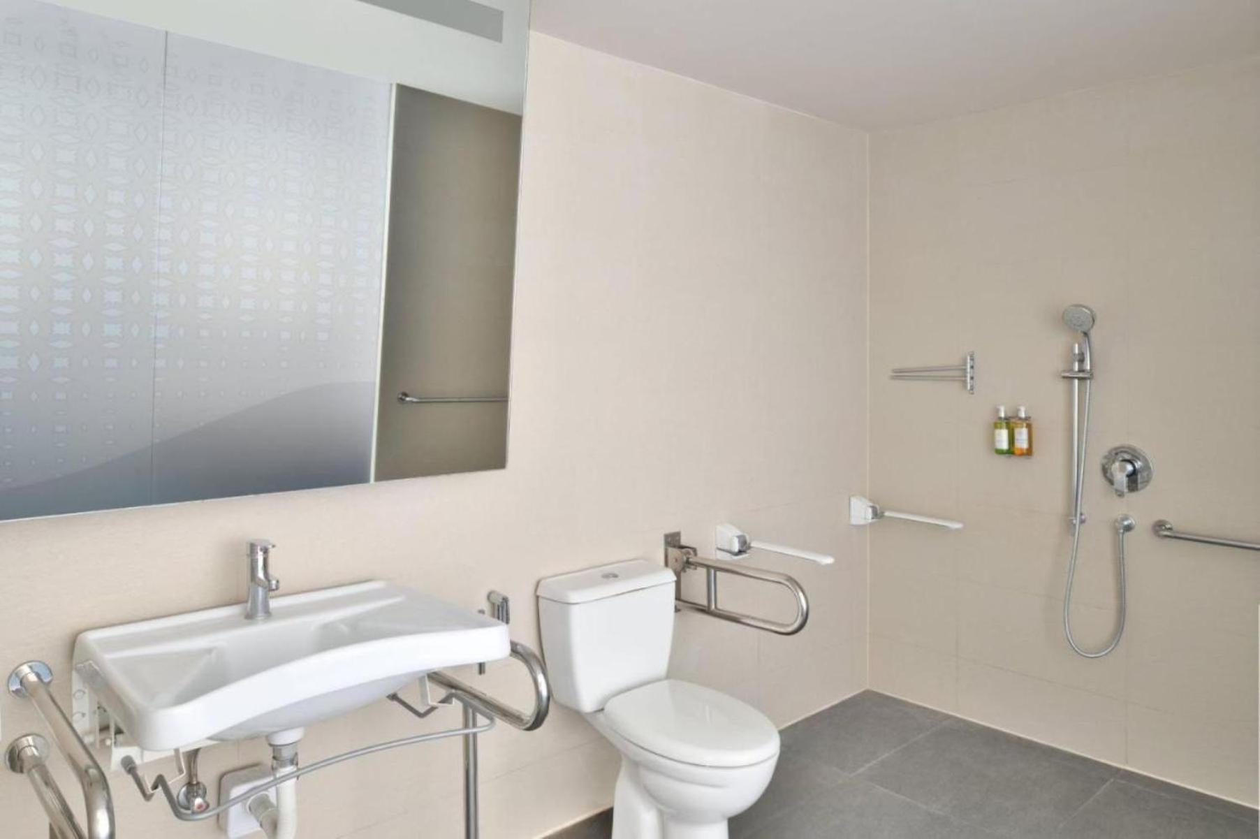 Caves Plaza Near Igi Airport Delhi 4*