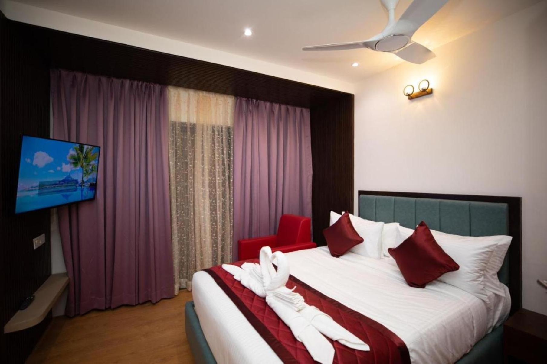 Caves Plaza Near Igi Airport Delhi Hotel 4*