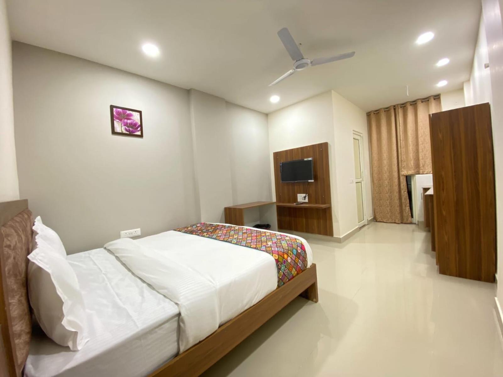 Red Rose Apartment New Delhi