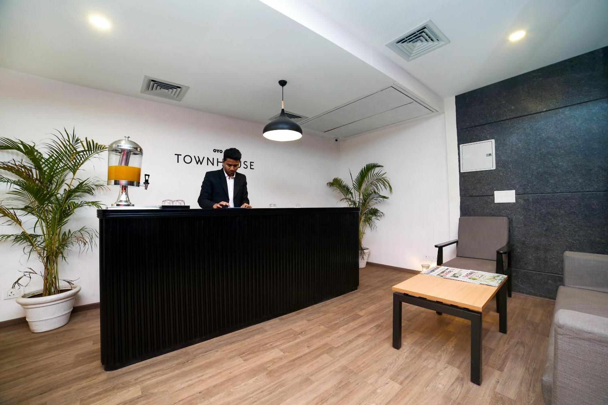 Townhouse Chattarpur Opp. Tivoli Garden Near Chhatarpur Metro Station Hotel 4*
