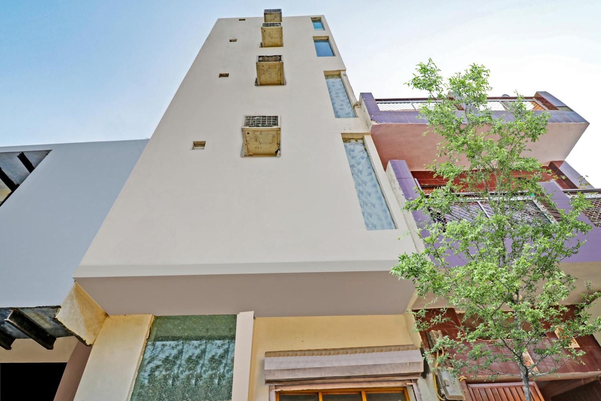 Hotel Town House Near M2k Cinema Pitampura Nova Deli