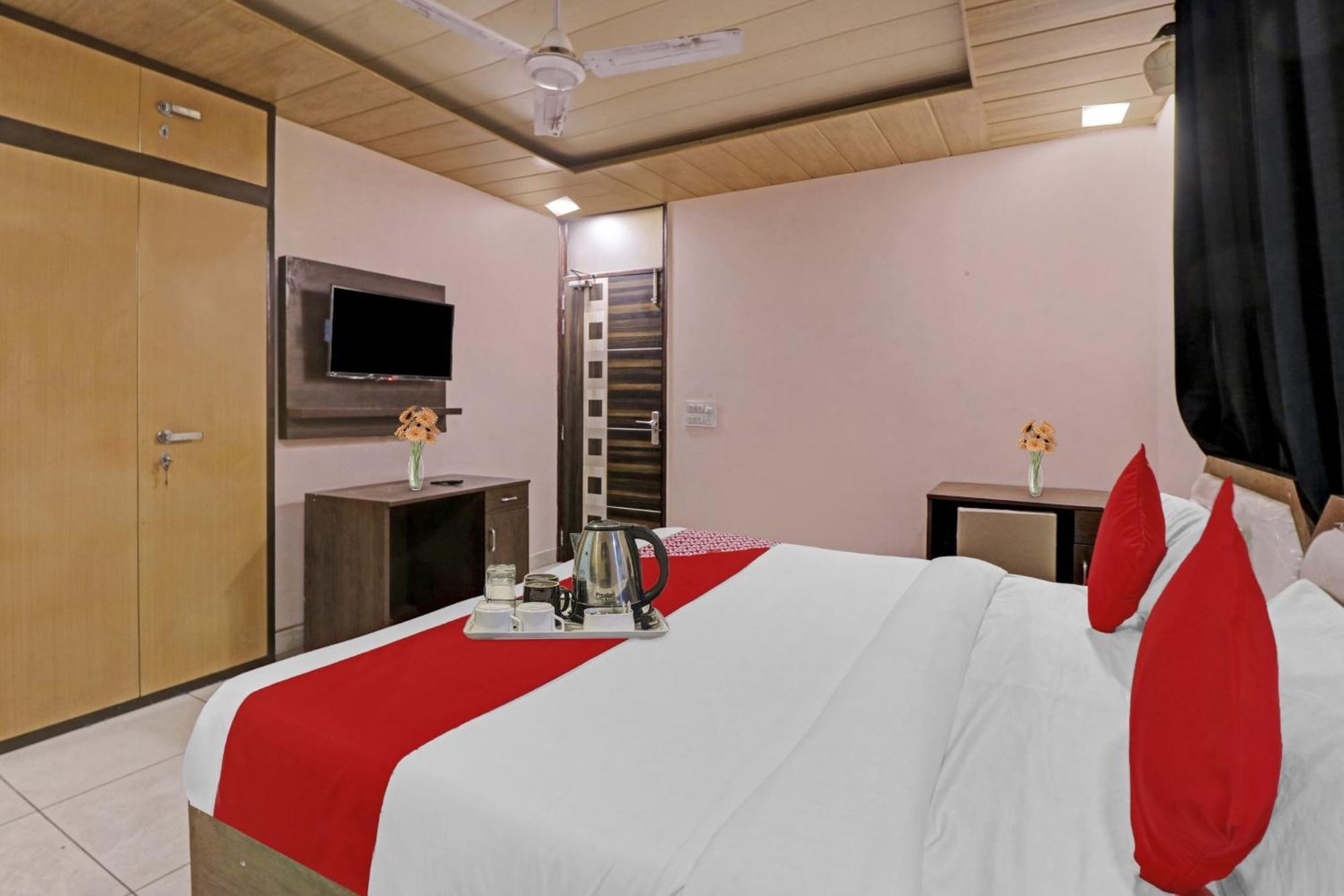 Hotel Oyo 90274 Hotel Knight Inn 3*