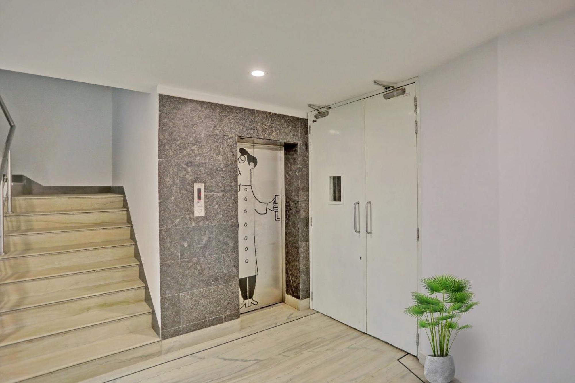 Townhouse Jp Grand Near Mayapuri Chowk Hotel Nova Deli