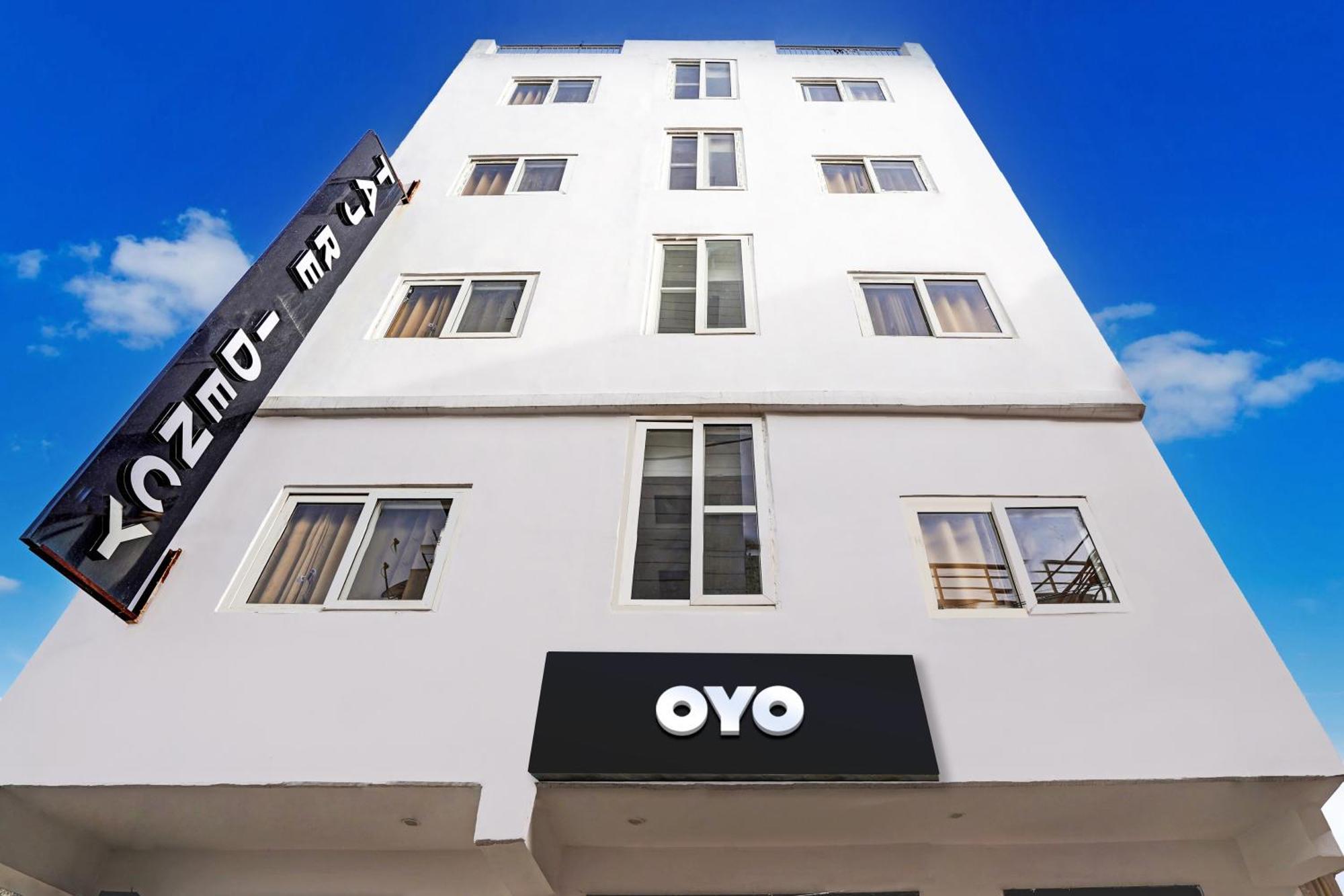 Hotel Collection O Residency Near Dwarka Sector 21 Metro Station 3*