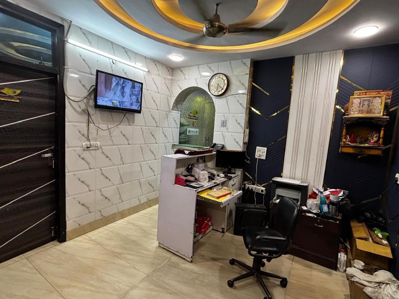 Akaash Cont I Hari Nagar I I Local Id I Couple Friendly Hotel