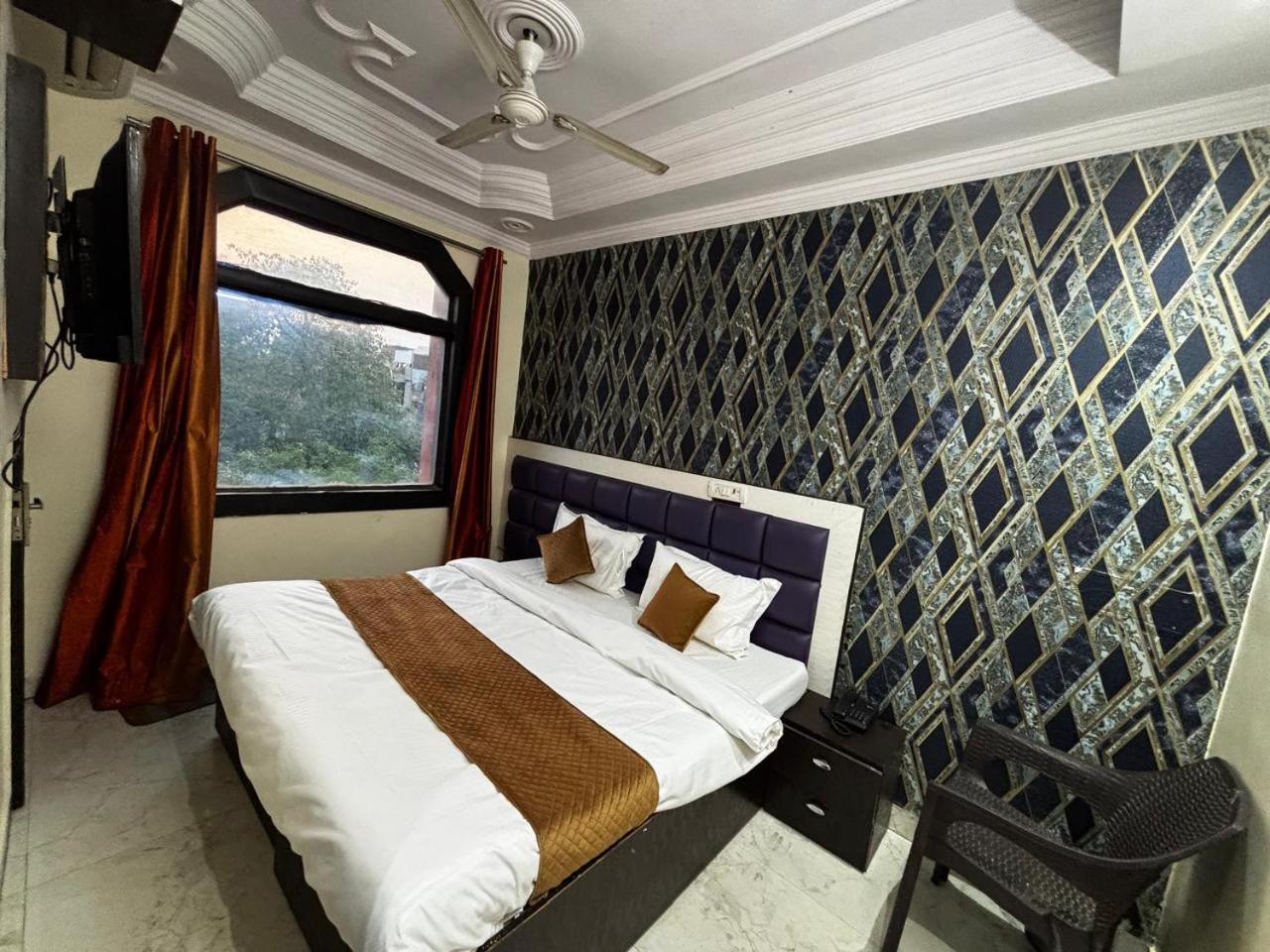 Hotel Akaash Cont I Hari Nagar I I Local Id I Couple Friendly New Delhi
