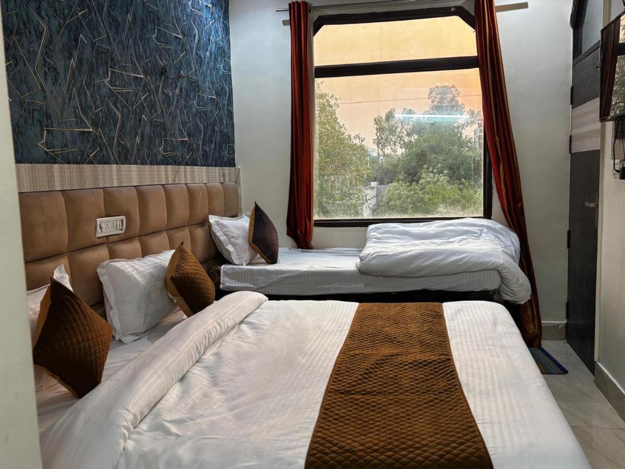Akaash Cont I Hari Nagar I I Local Id I Couple Friendly Hotel