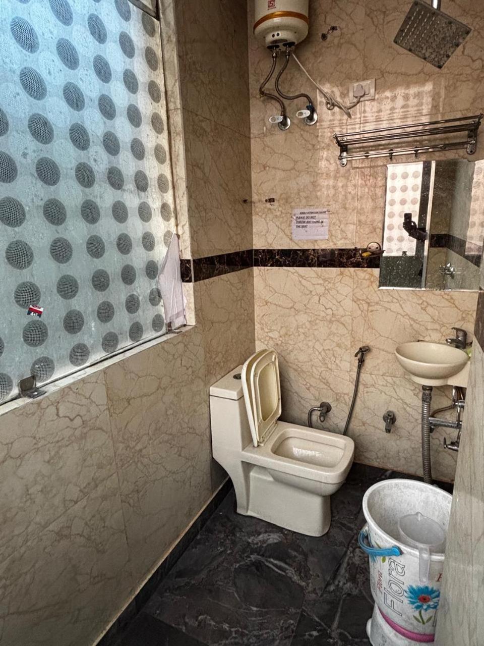 Akaash Cont I Hari Nagar I I Local Id I Couple Friendly 3* New Delhi