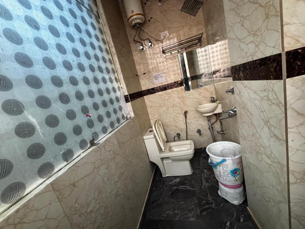Akaash Cont I Hari Nagar I I Local Id I Couple Friendly Hotel 3*