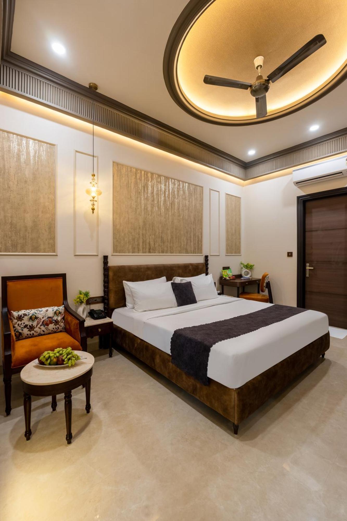 Saltstayz Autograph - Connaught Place