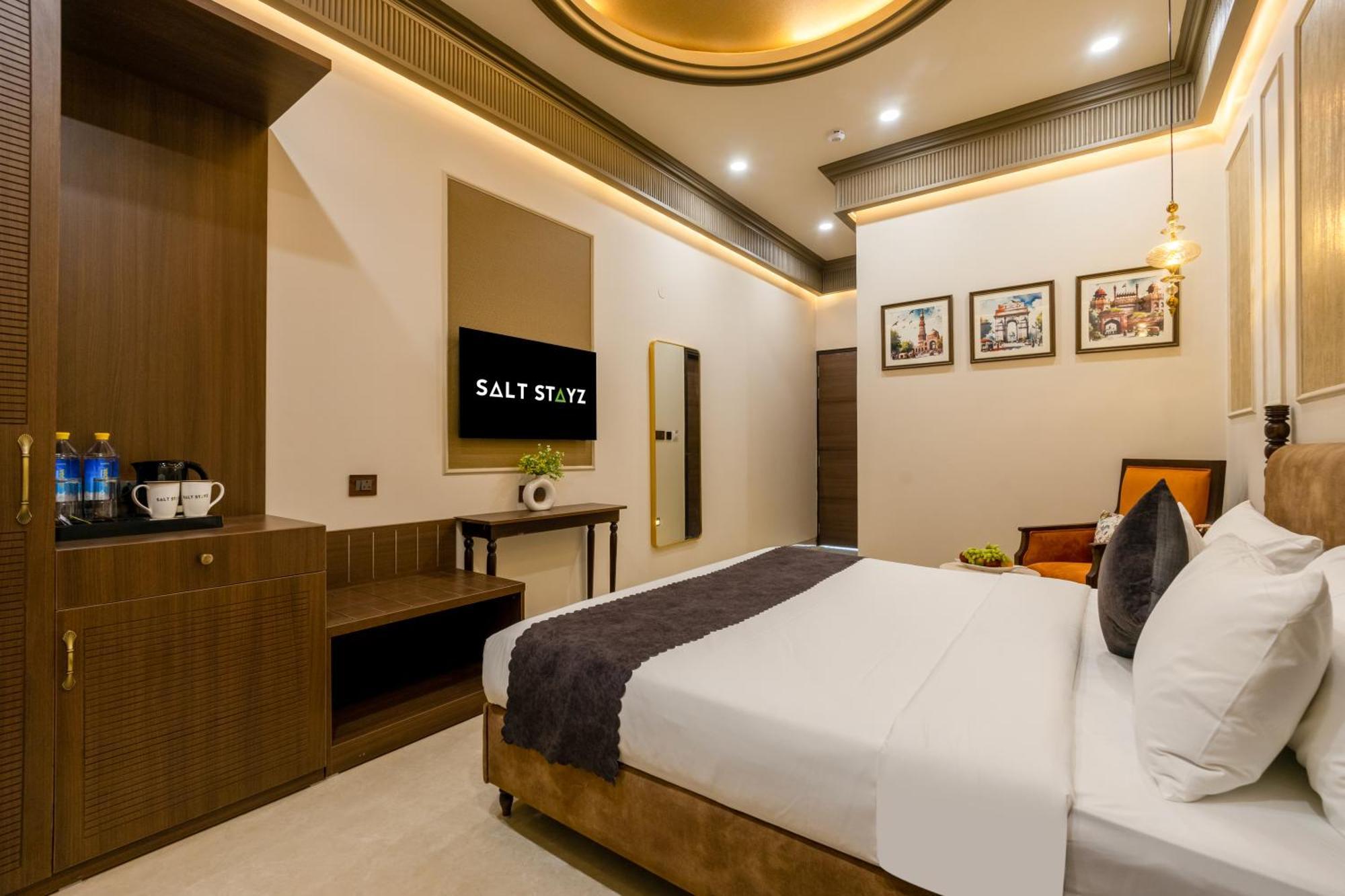 Saltstayz Autograph - Connaught Place