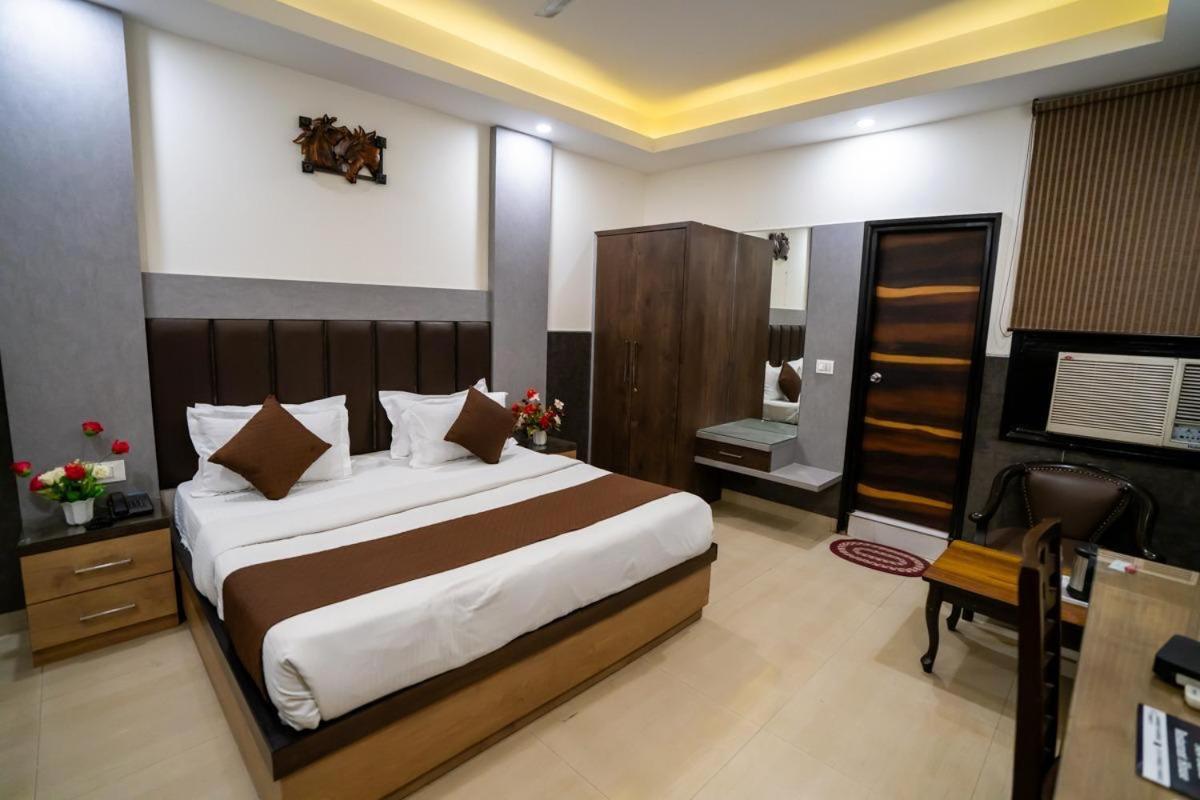 Mahajan International New Delhi
