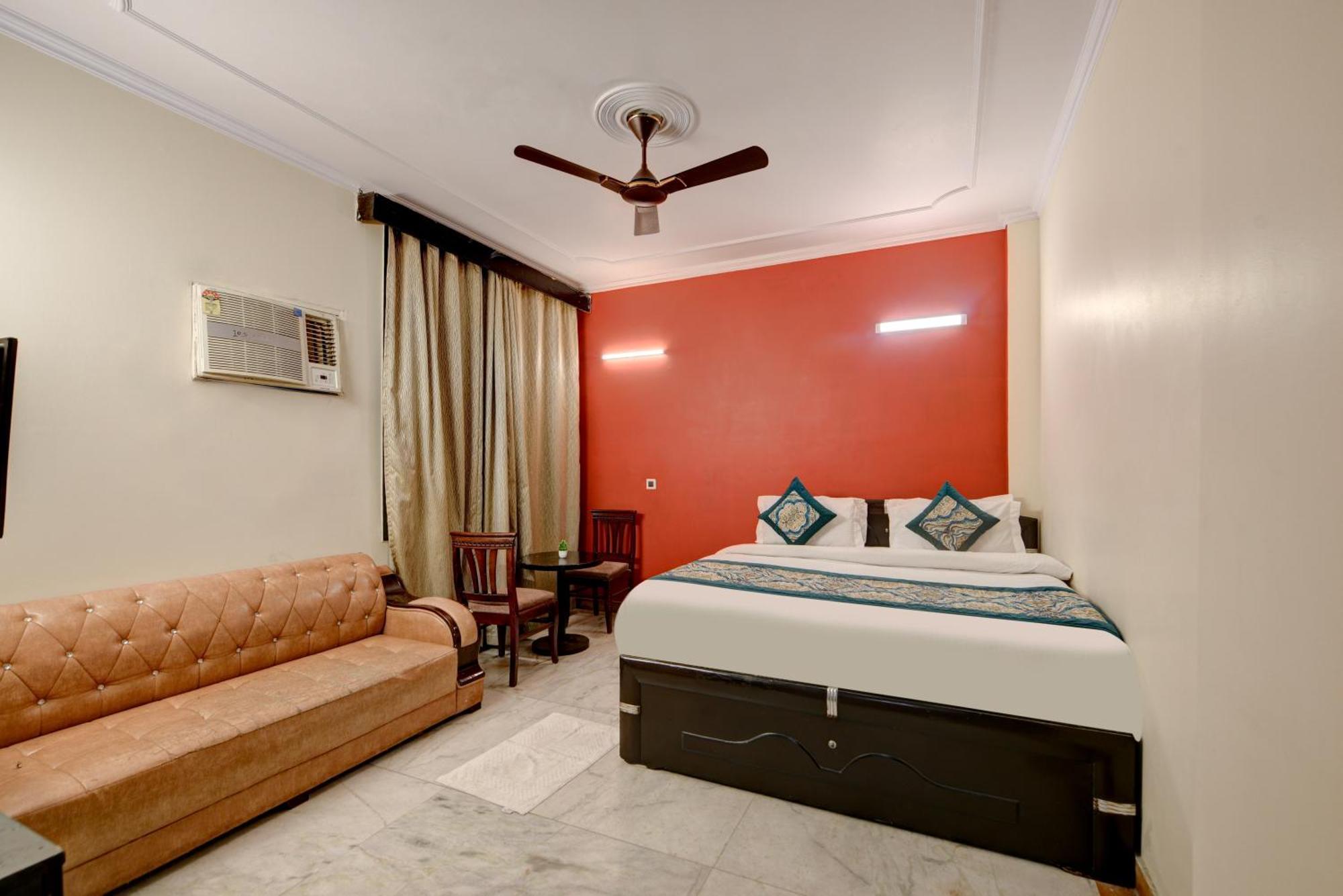 Hotel Centre Near Nizamuddin Railway Station