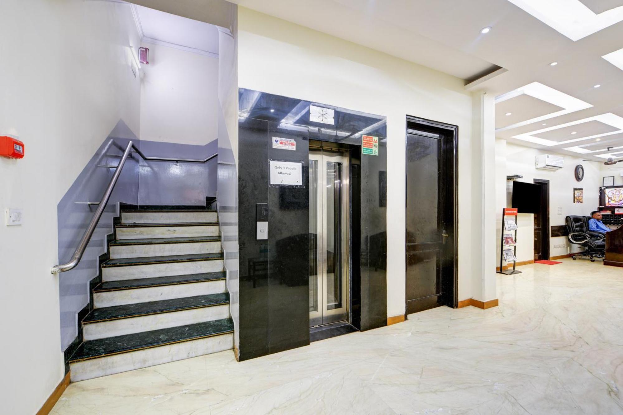 Hotel Centre Near Nizamuddin Railway Station