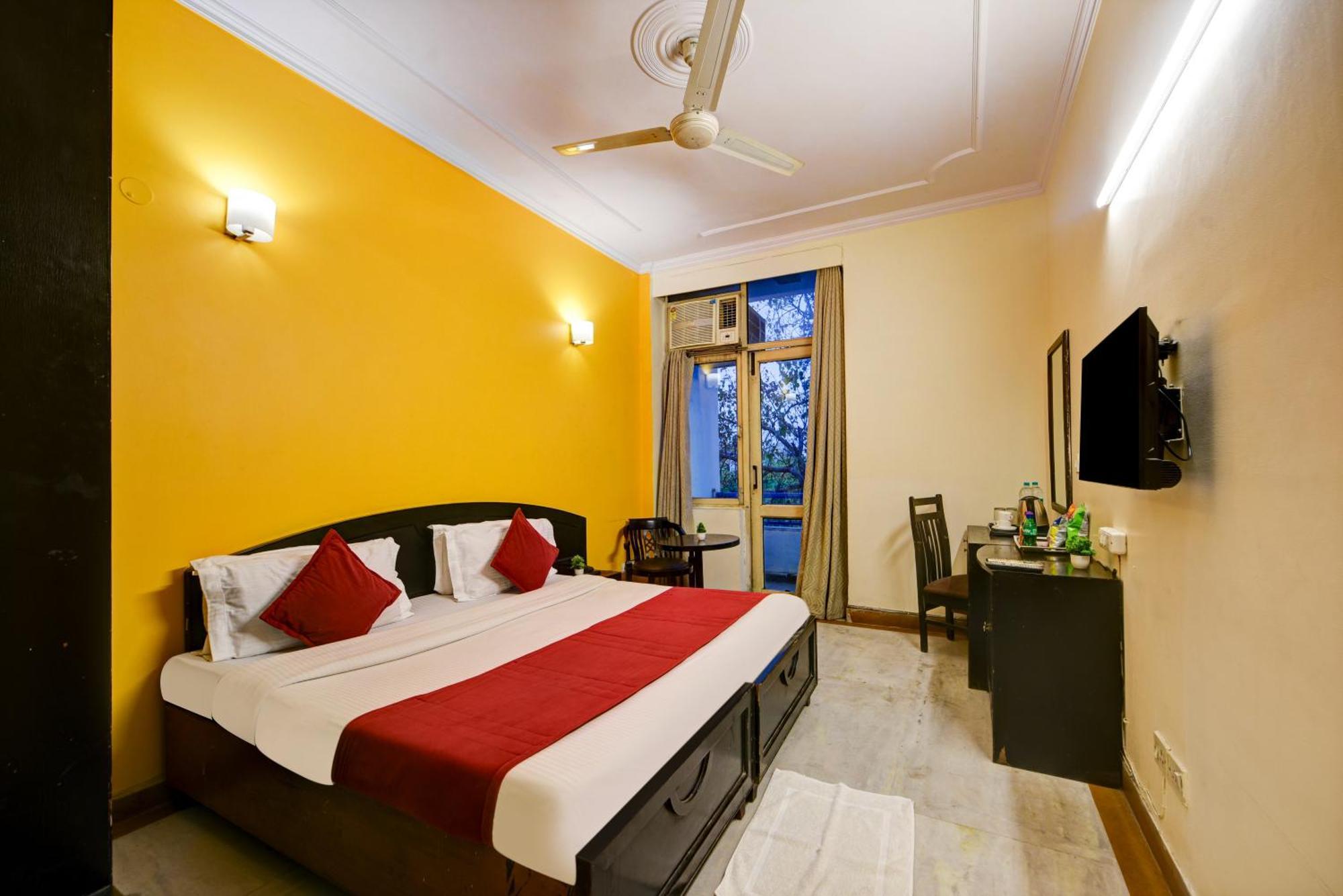 Hotel Centre Near Nizamuddin Railway Station New Delhi