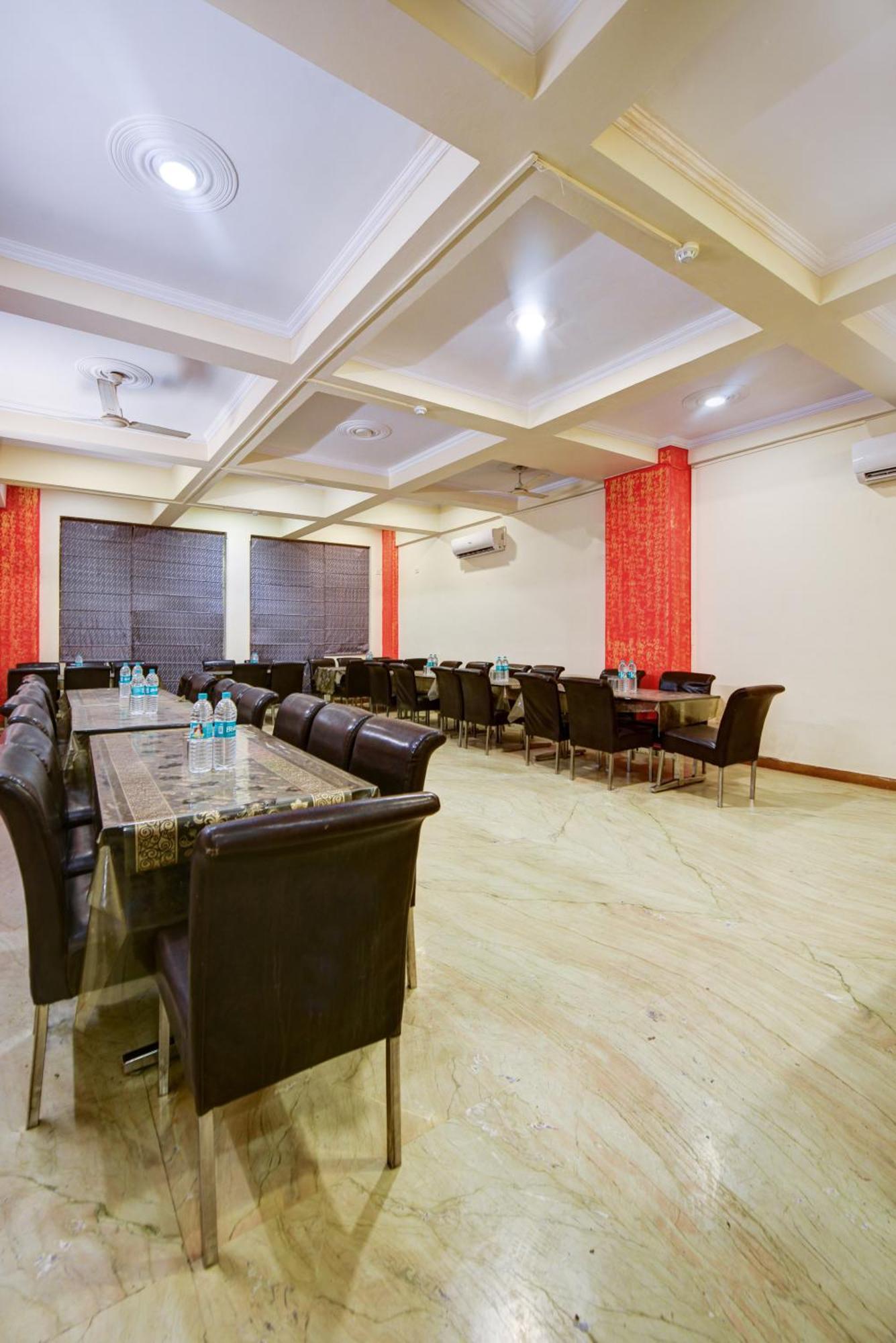 Centre Near Nizamuddin Railway Station Hotel 3*