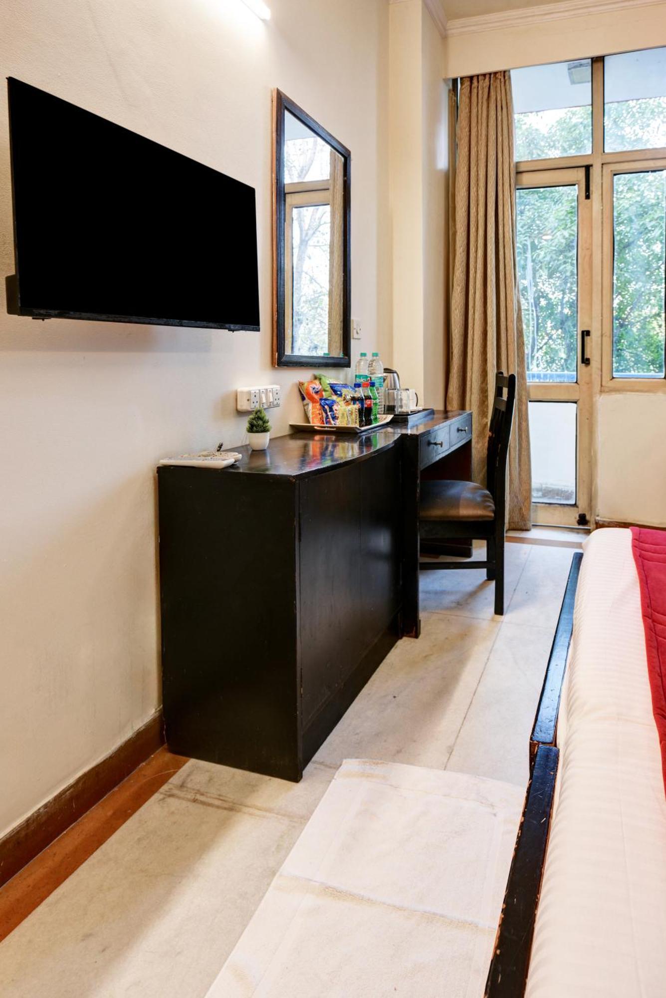 Centre Near Nizamuddin Railway Station Hotel