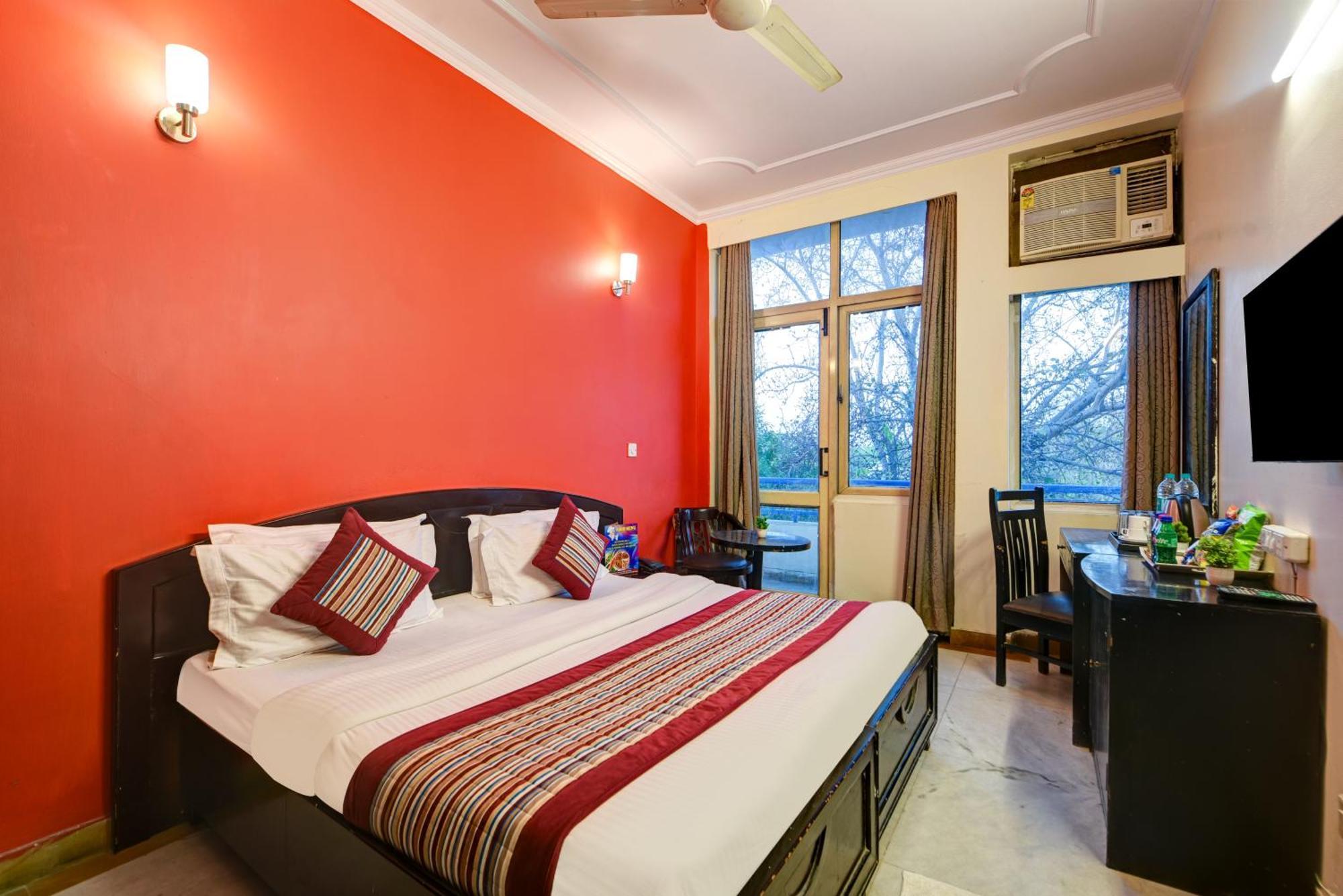 Centre Near Nizamuddin Railway Station Hotel 3*