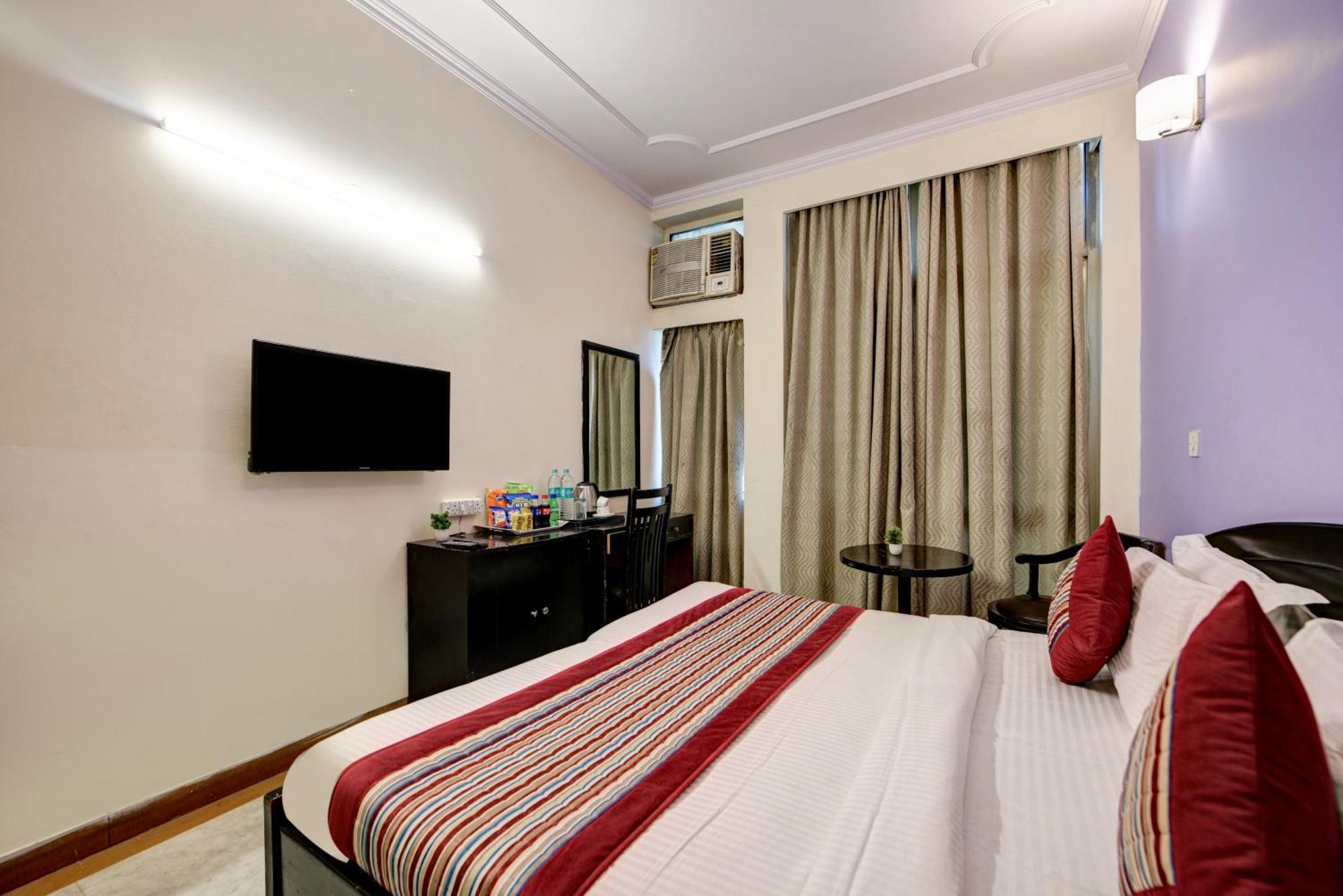 Centre Near Nizamuddin Railway Station 3*