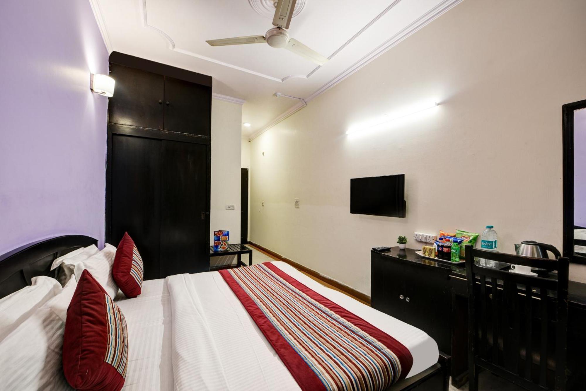 Centre Near Nizamuddin Railway Station