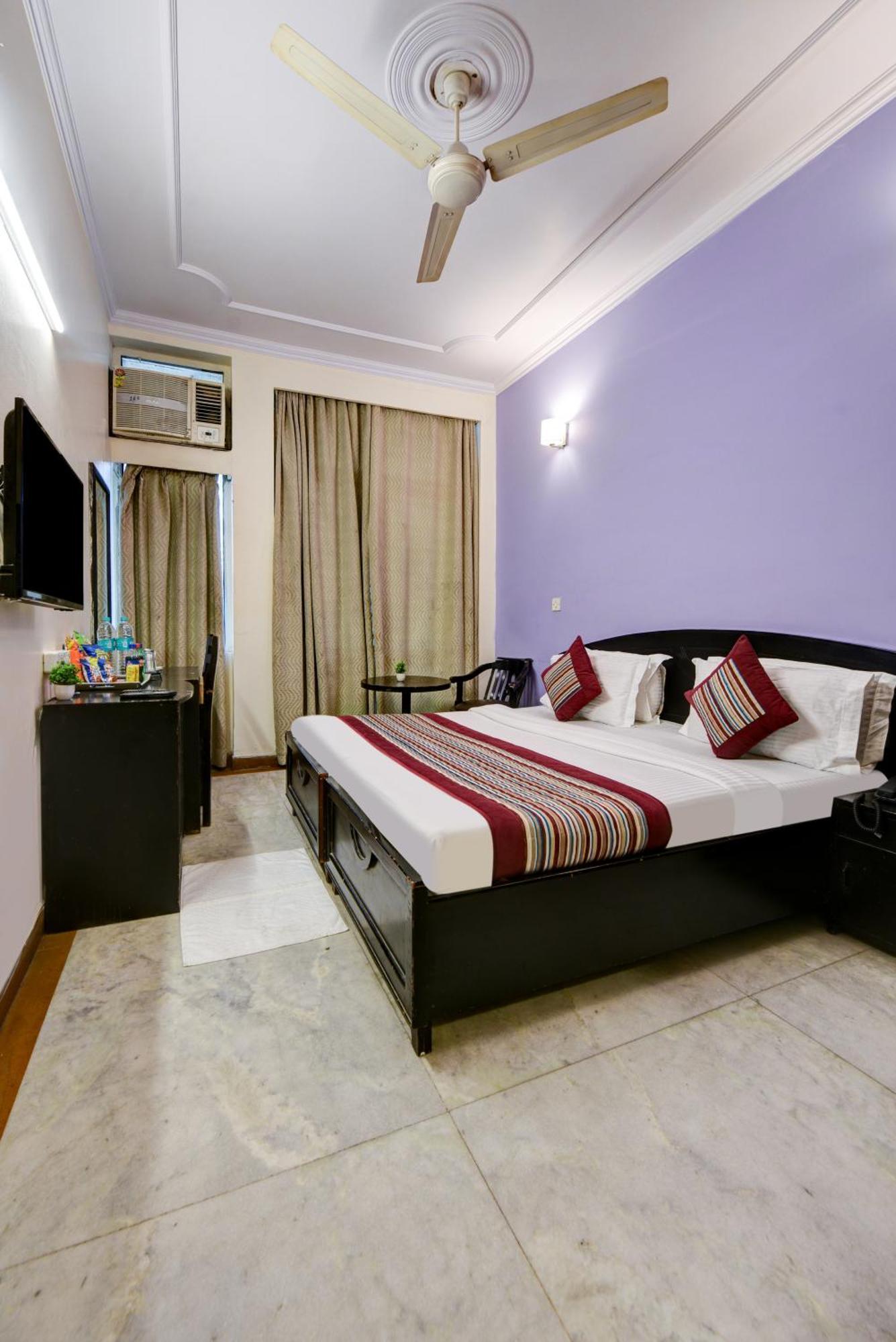 Hotel Centre Near Nizamuddin Railway Station New Delhi
