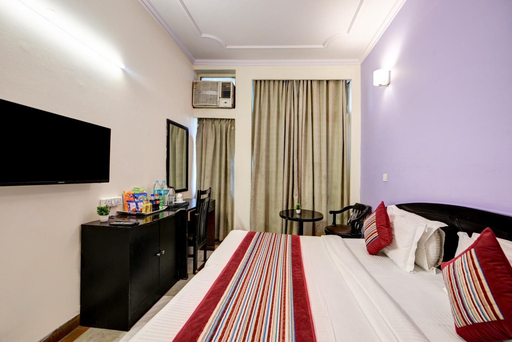 Centre Near Nizamuddin Railway Station