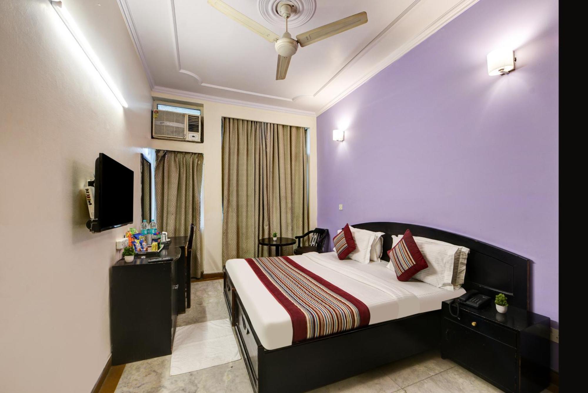 Centre Near Nizamuddin Railway Station Hotel