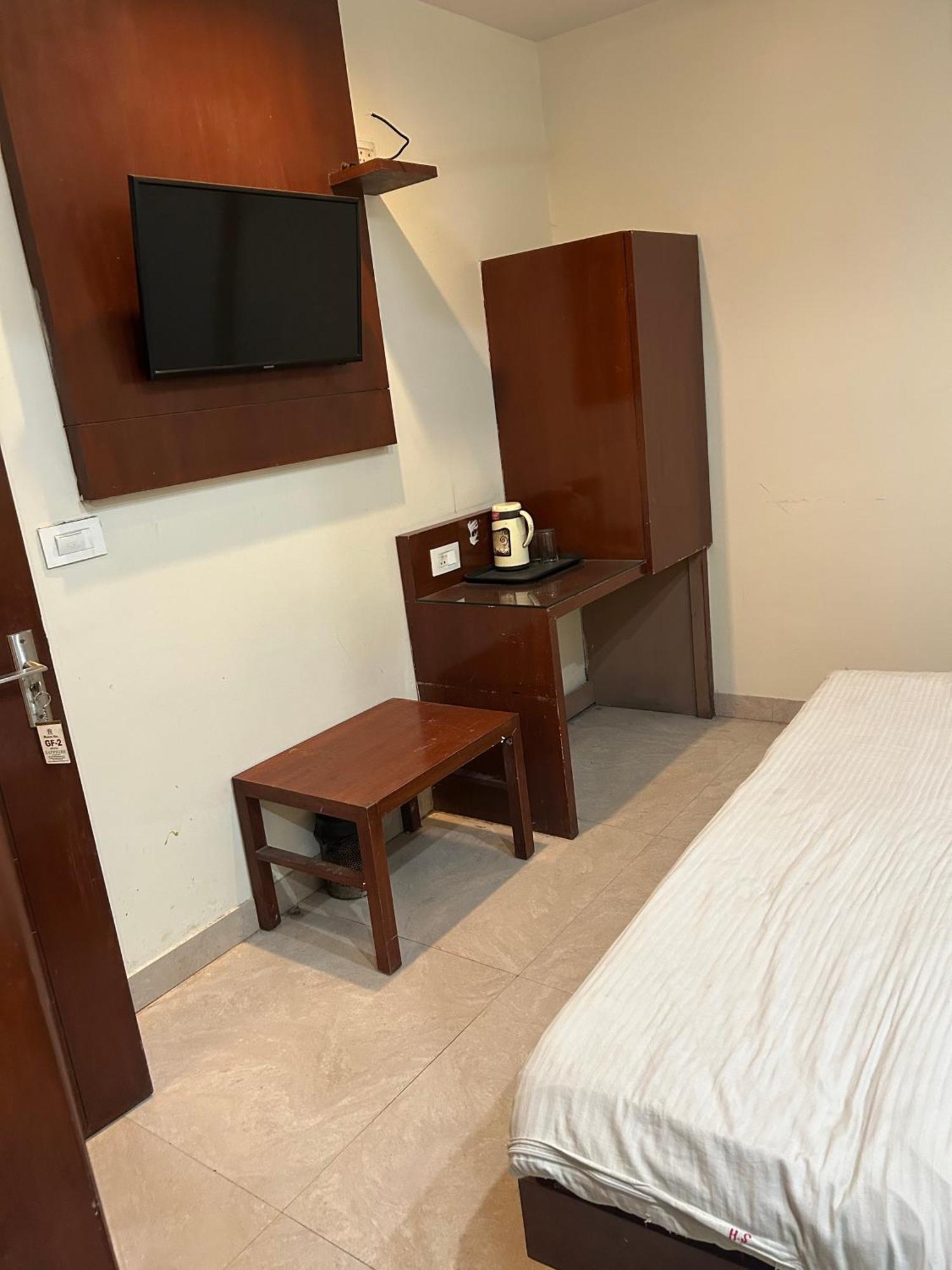 Hotel Shree Guru At New Delhi Railway Station Guest house New Delhi