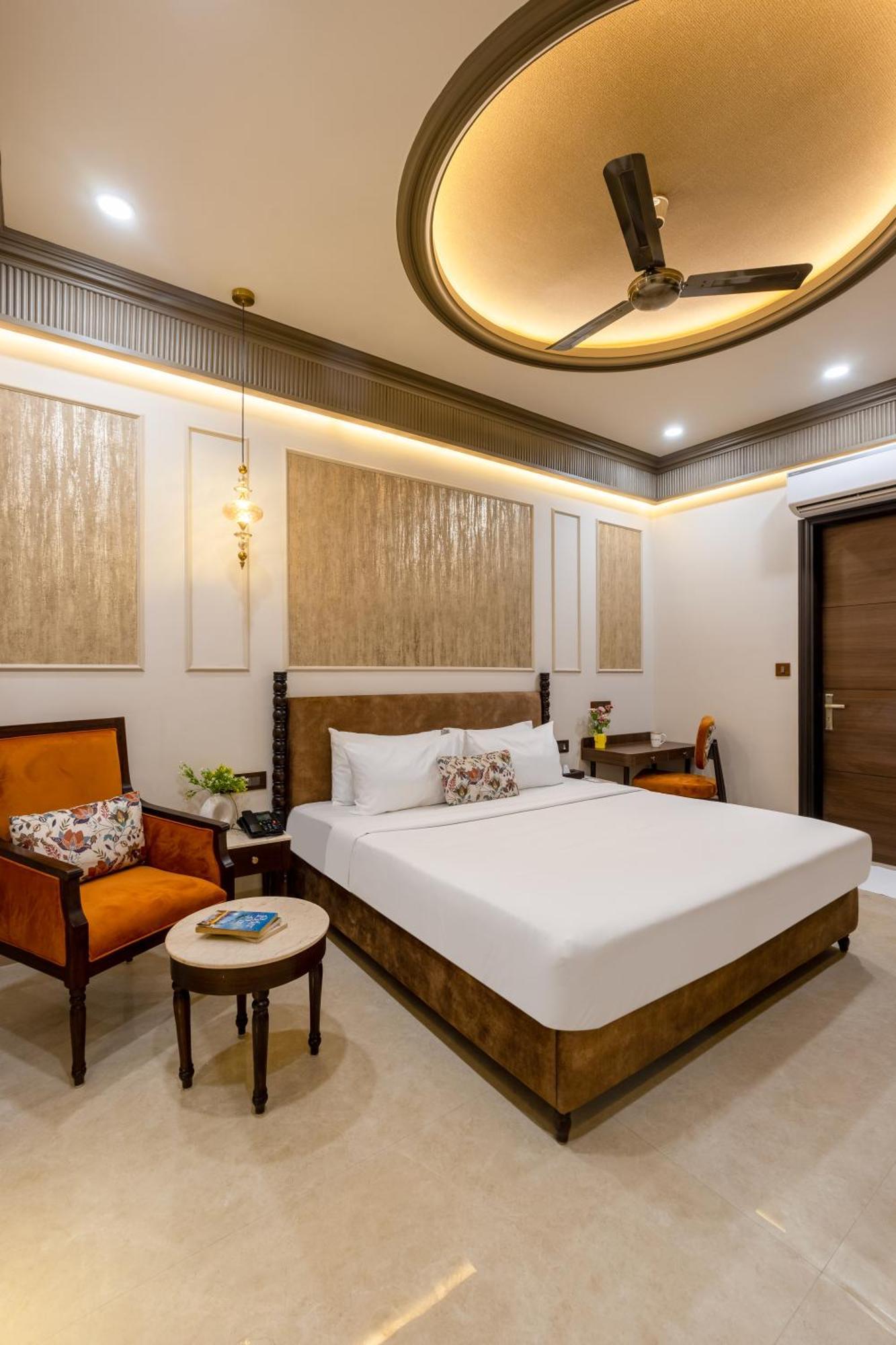 Saltstayz Autograph - Connaught Place New Delhi
