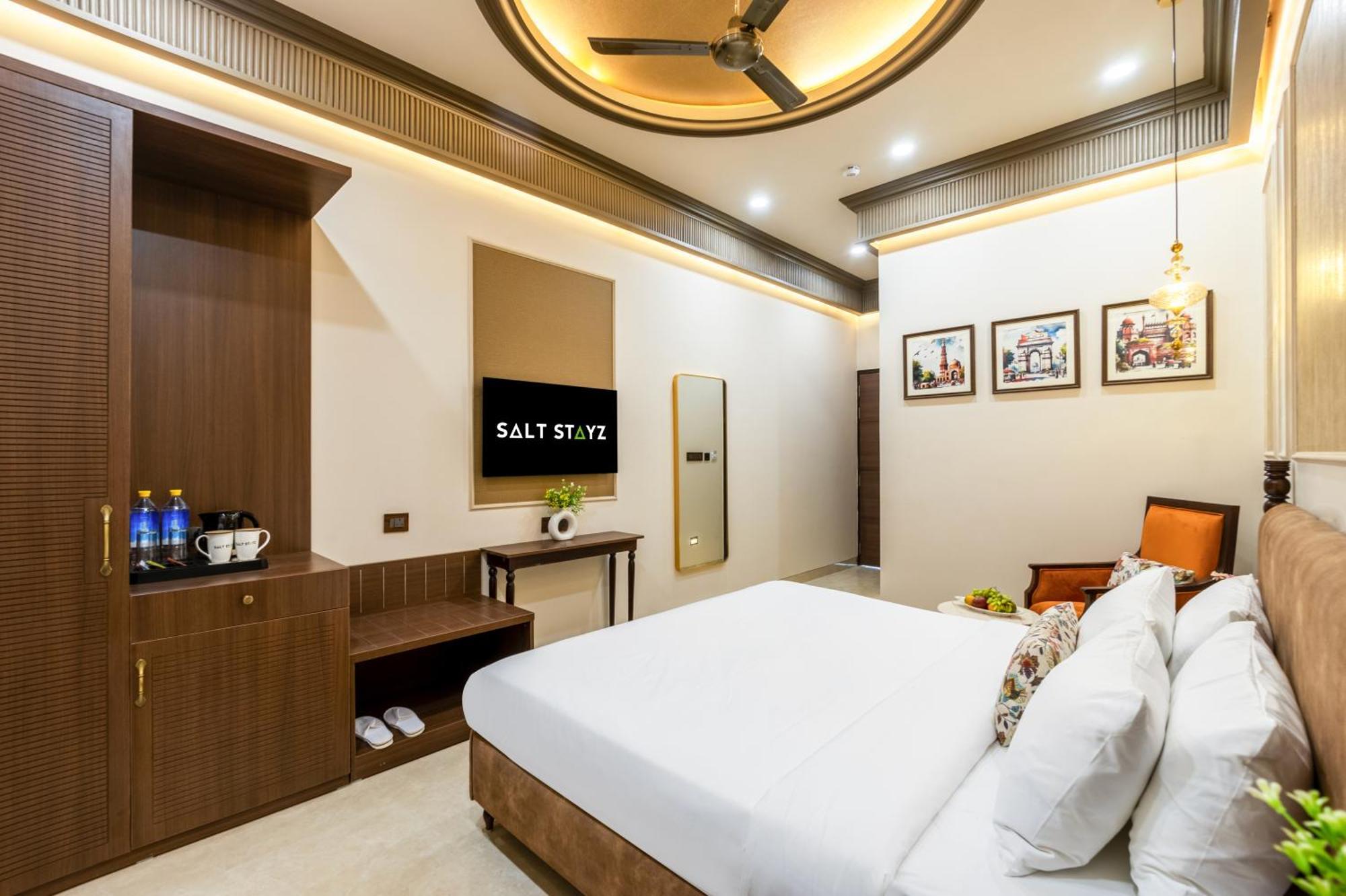 Saltstayz Autograph - Connaught Place