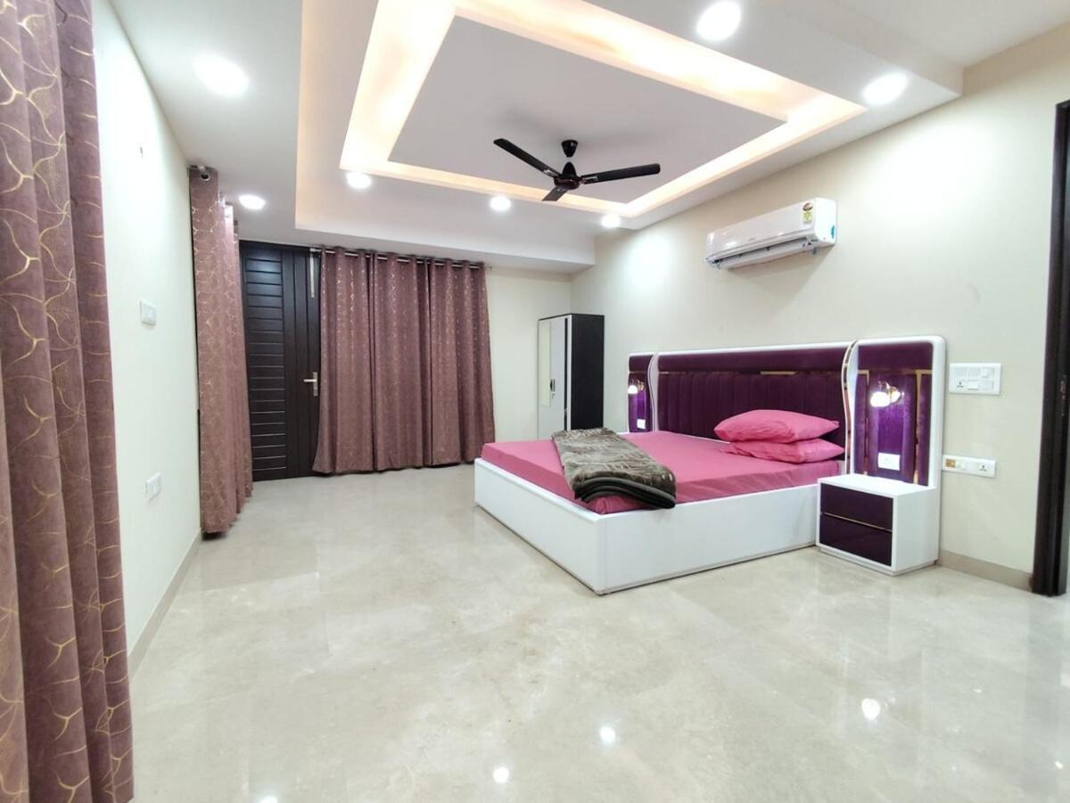 Apartment Homlee-virasat 3bhk Flat Del-lift-parking New Delhi