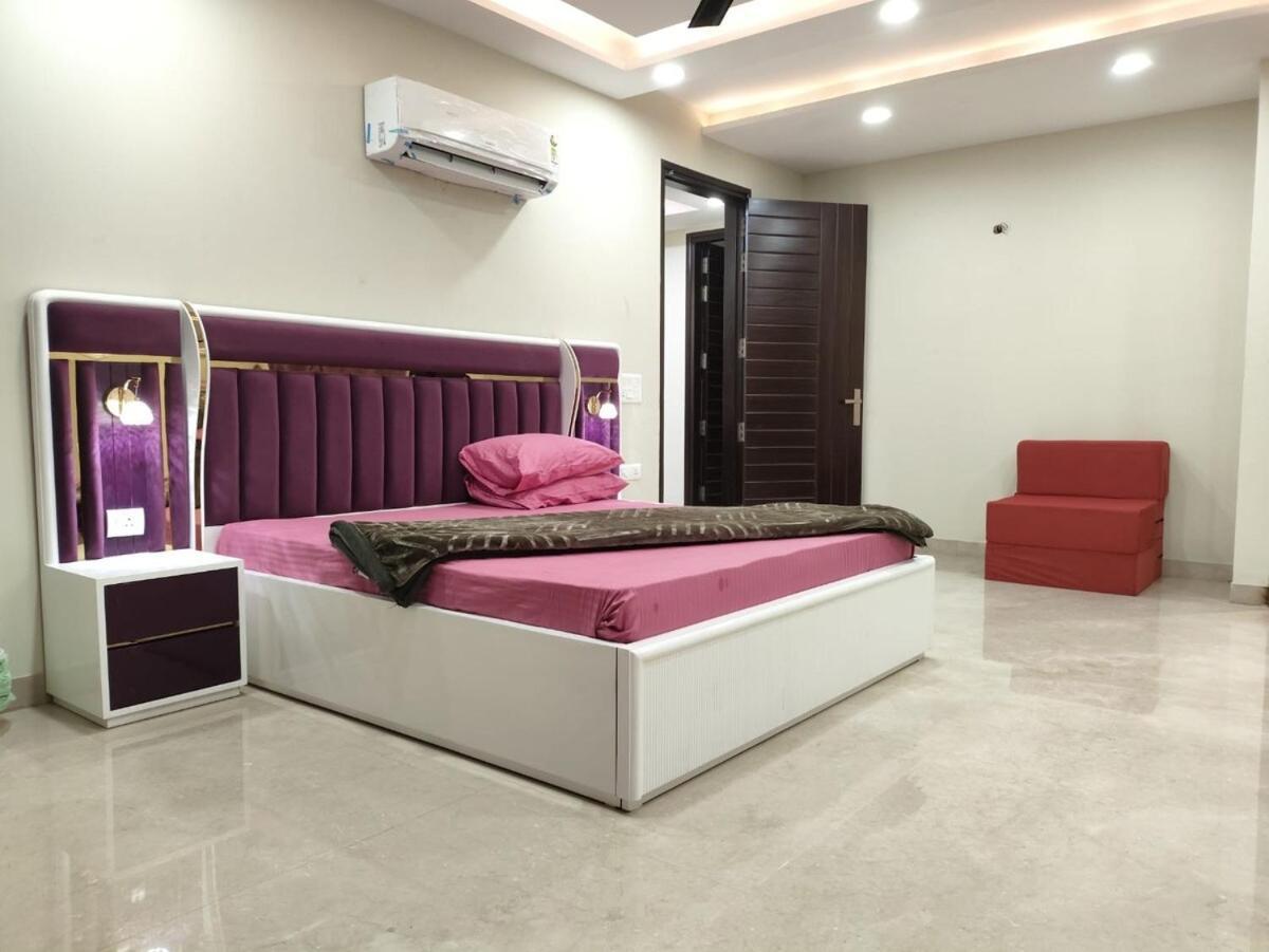 Apartment Homlee-virasat 3bhk Flat Del-lift-parking *