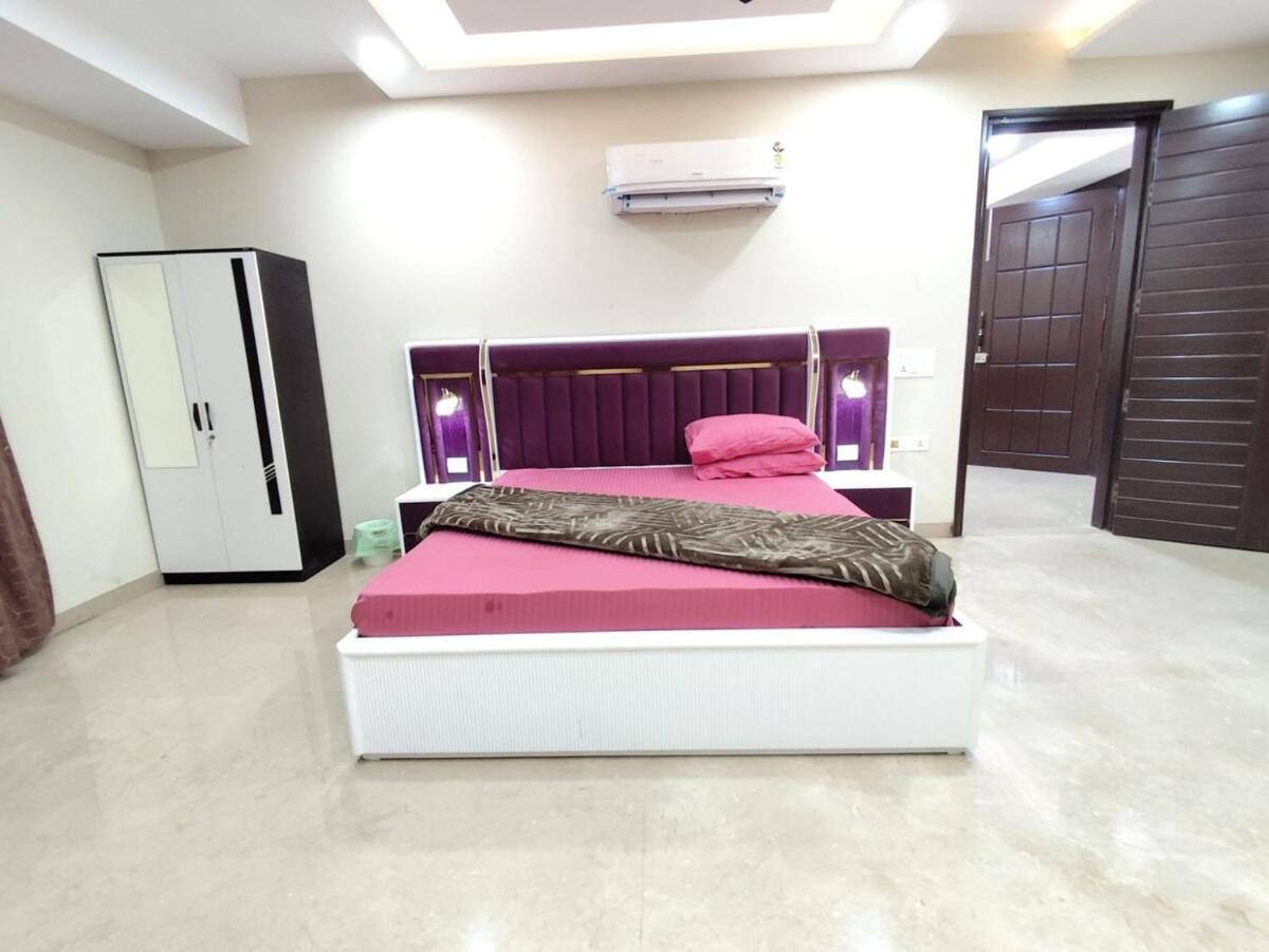 Homlee-virasat 3bhk Flat Del-lift-parking New Delhi