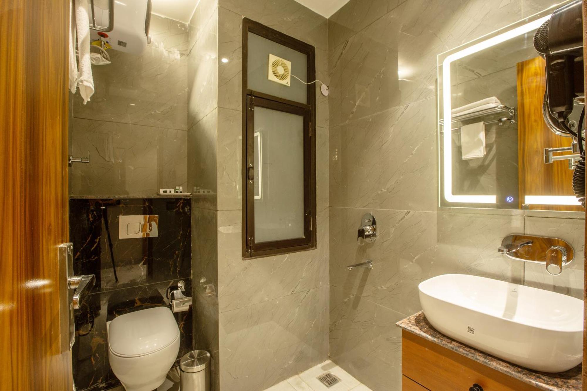 Hotel Prithvi Palace Near Spinal Hospital Hotel New Delhi