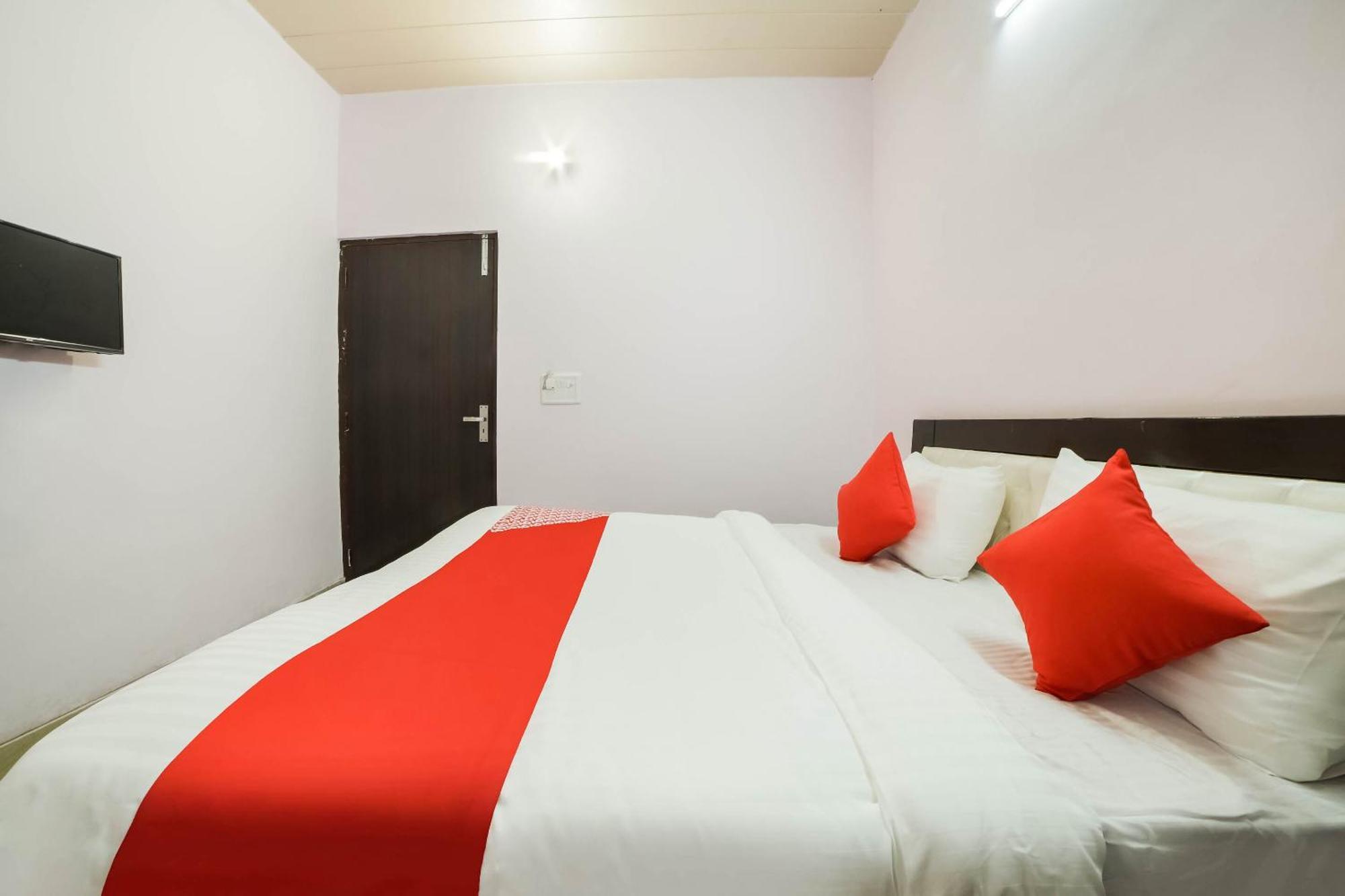 Hotel O Iris Lite
