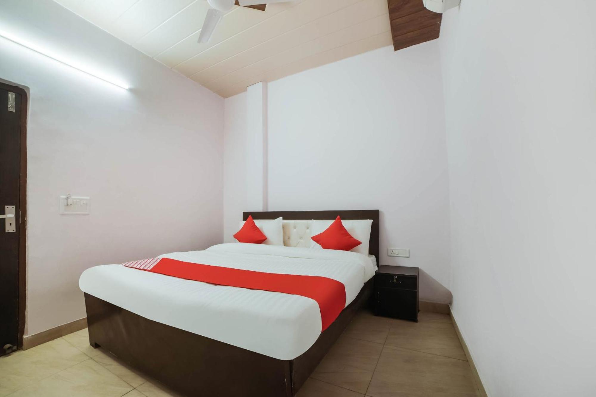 Hotel O Iris Lite