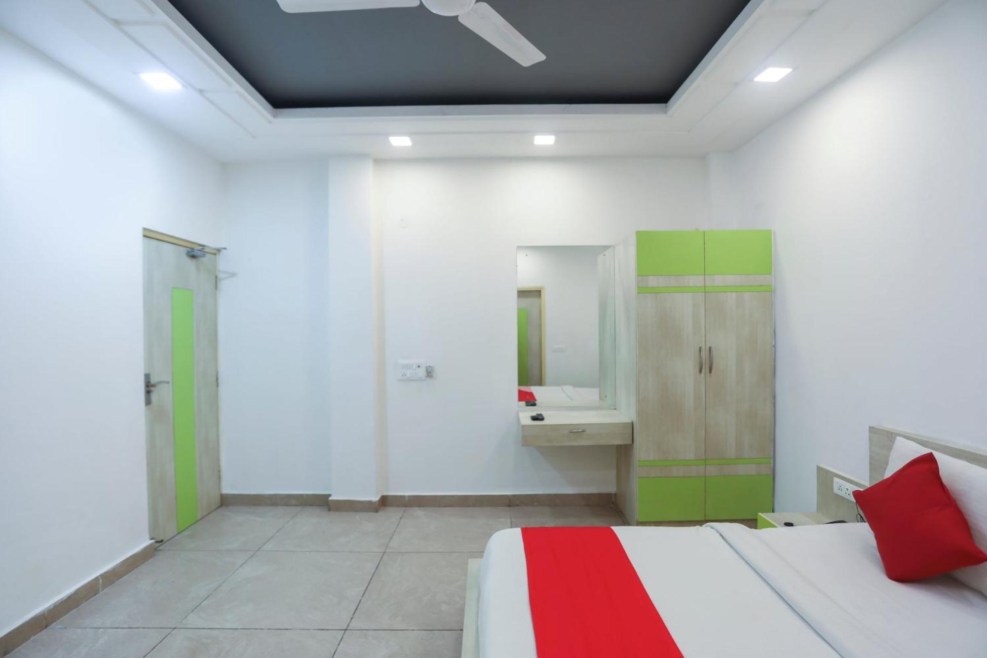 Hotel O Cladis Near Mall Of India 3*