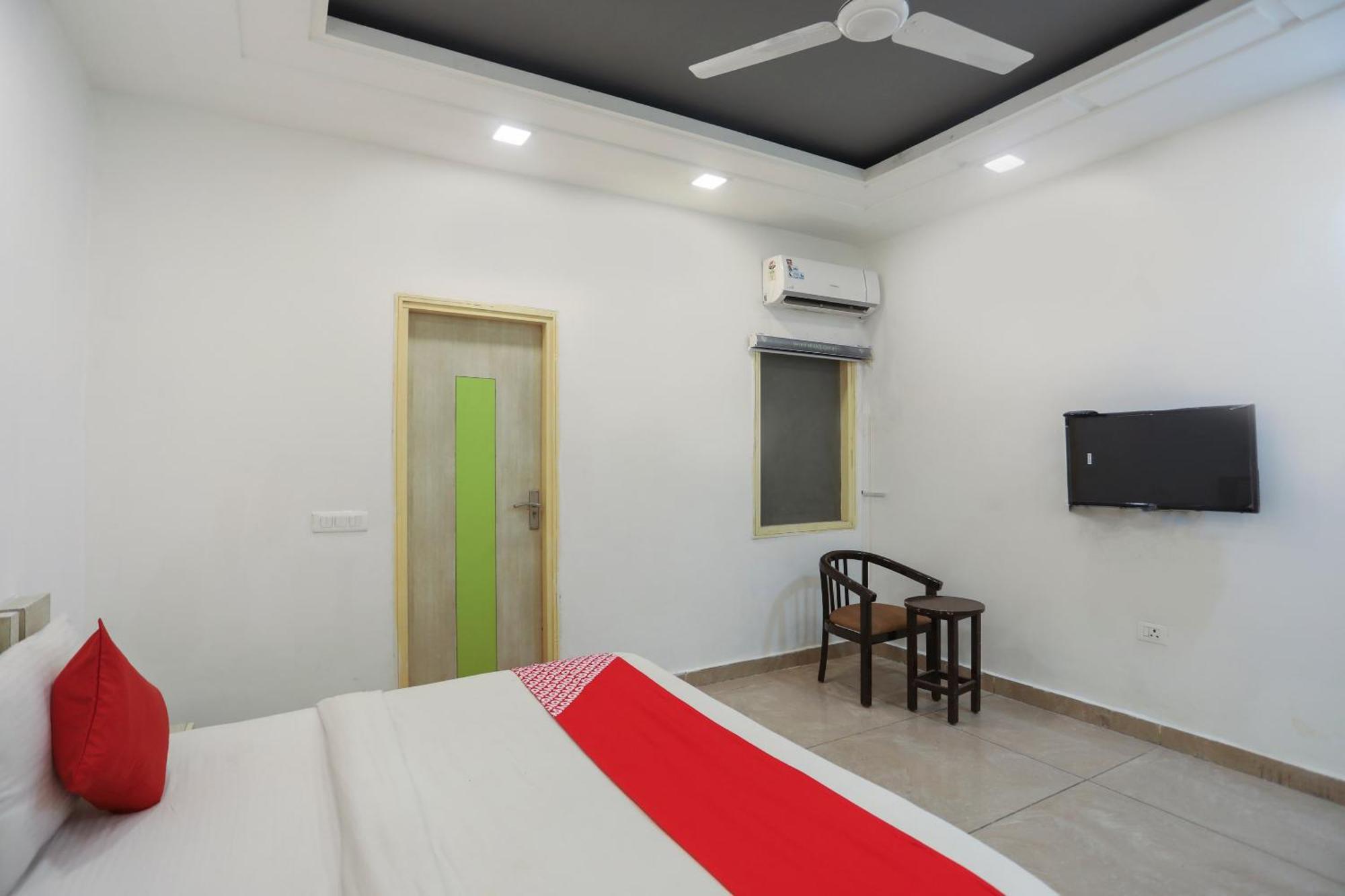 O Cladis Near Mall Of India 3*