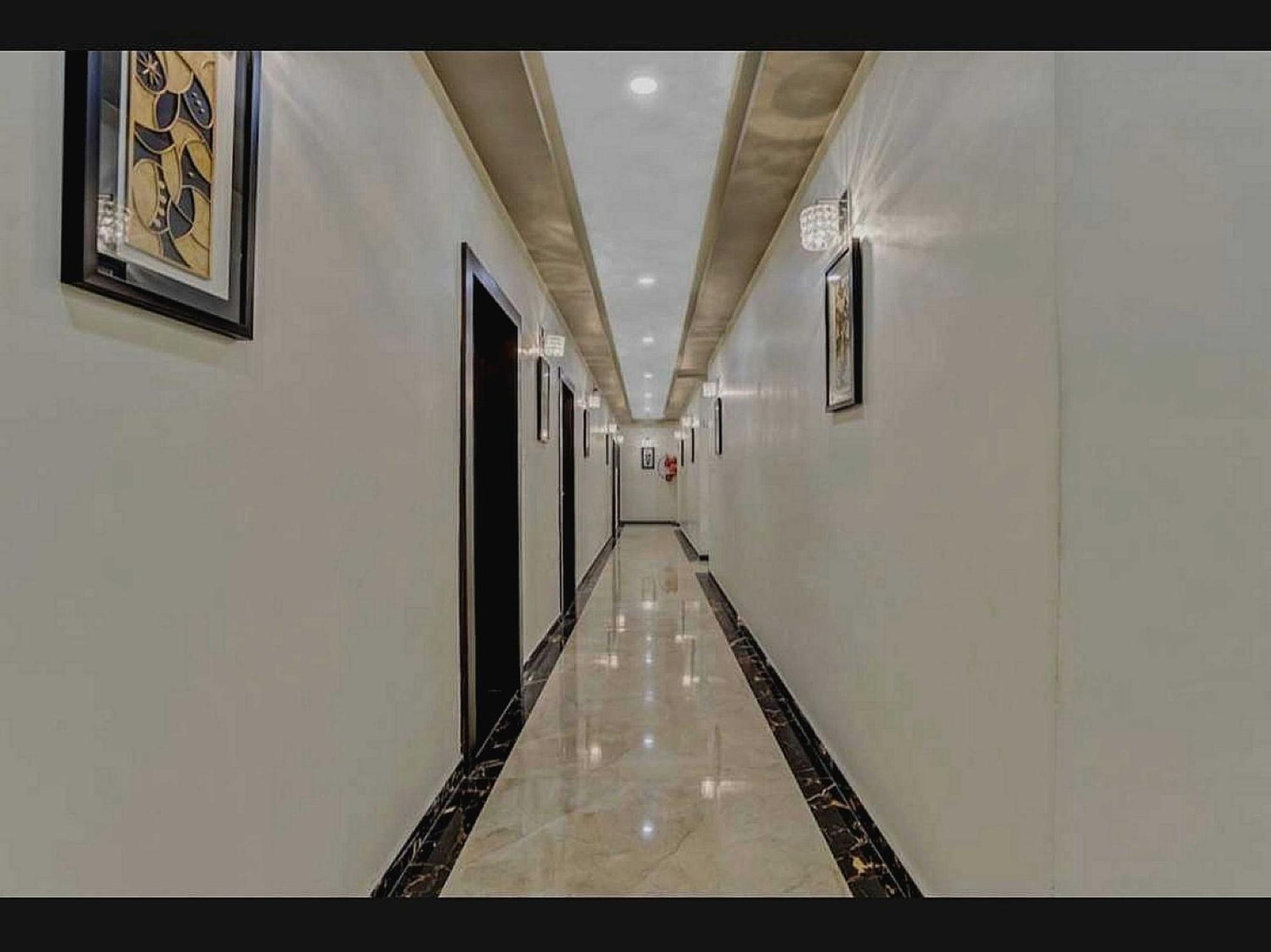 Super O Raas Near Samaypur Badli Metro Station 3* Delhi (National Capital Territory of India)