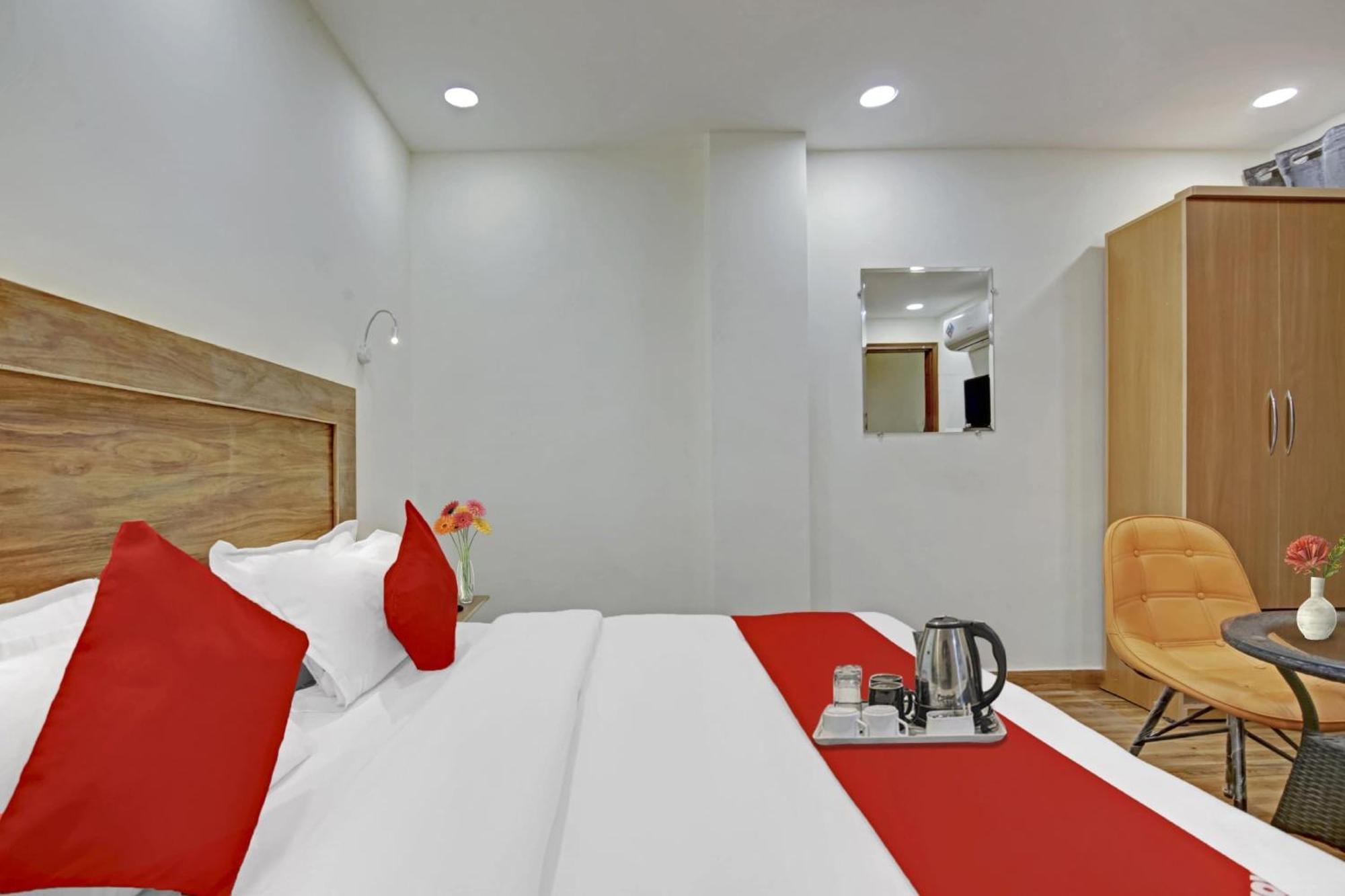 Hotel Hotel O Santosh Residency New Delhi